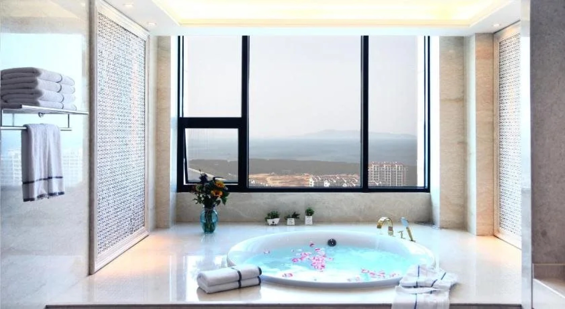 Longyue International Hotel