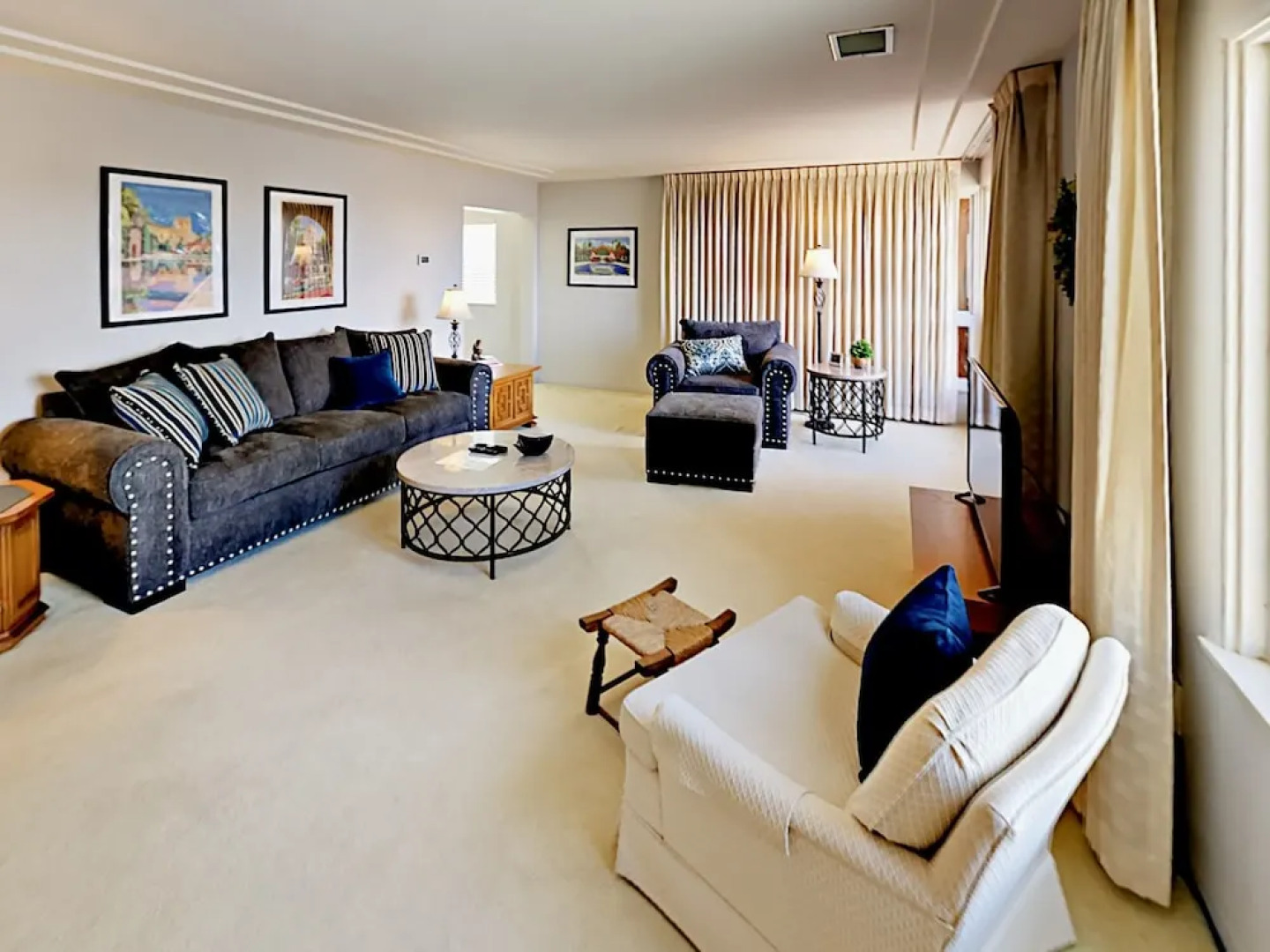 Home with Mission Valley Views by RedAwning