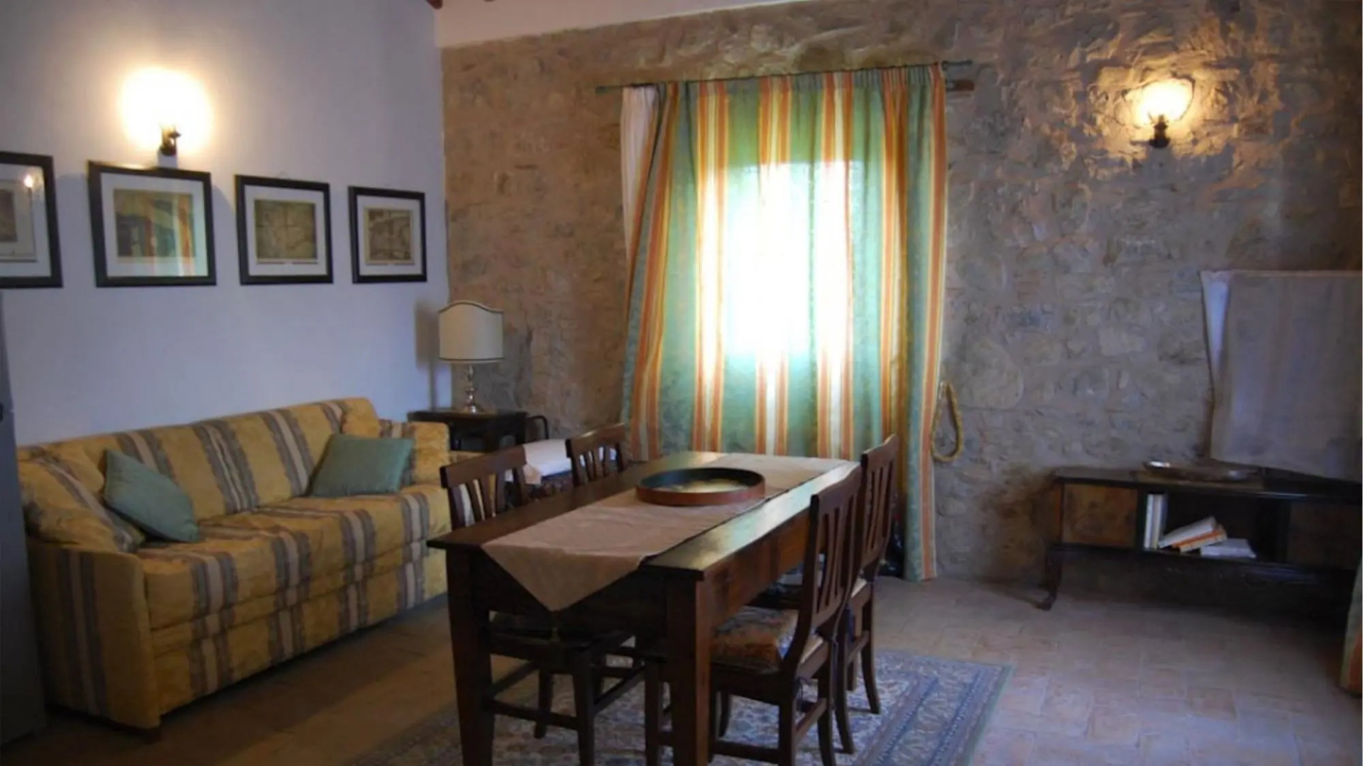 Independent Residence Sleeping 10 3 Divided Into Three Apartments Acquapendente-le Casaccine