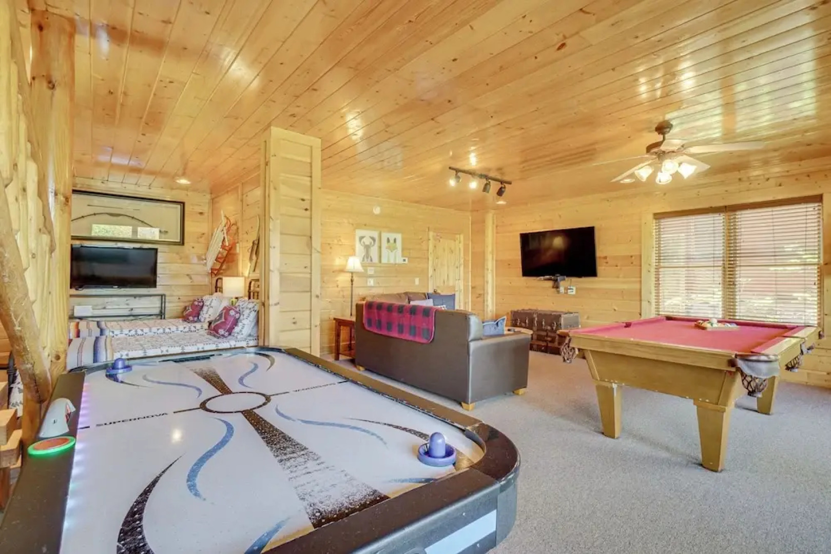'mountain Dreams' Cabin: Hot Tub, Sauna & Views!
