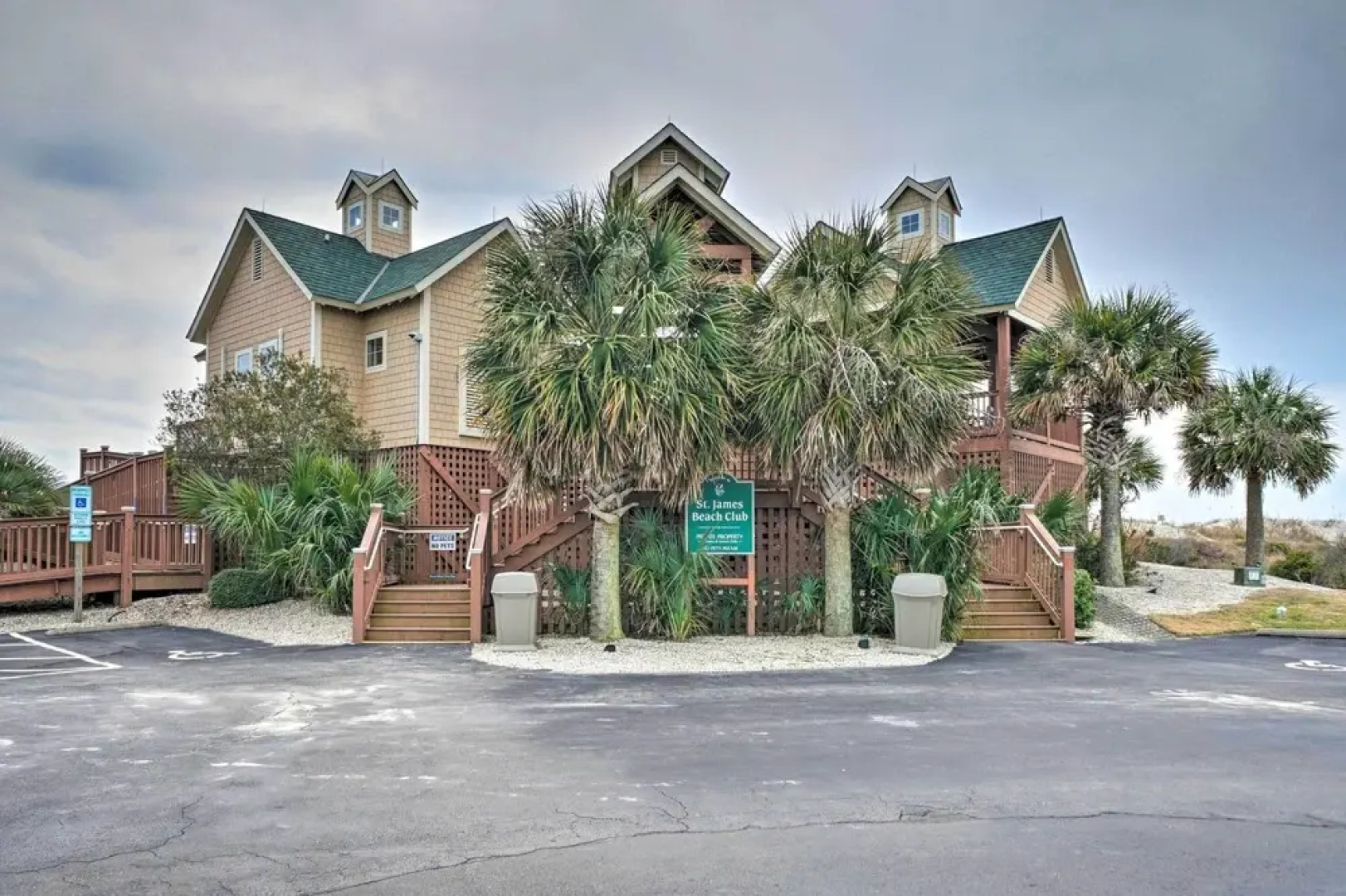 Marina & Beach Club Access: Condo in Southport