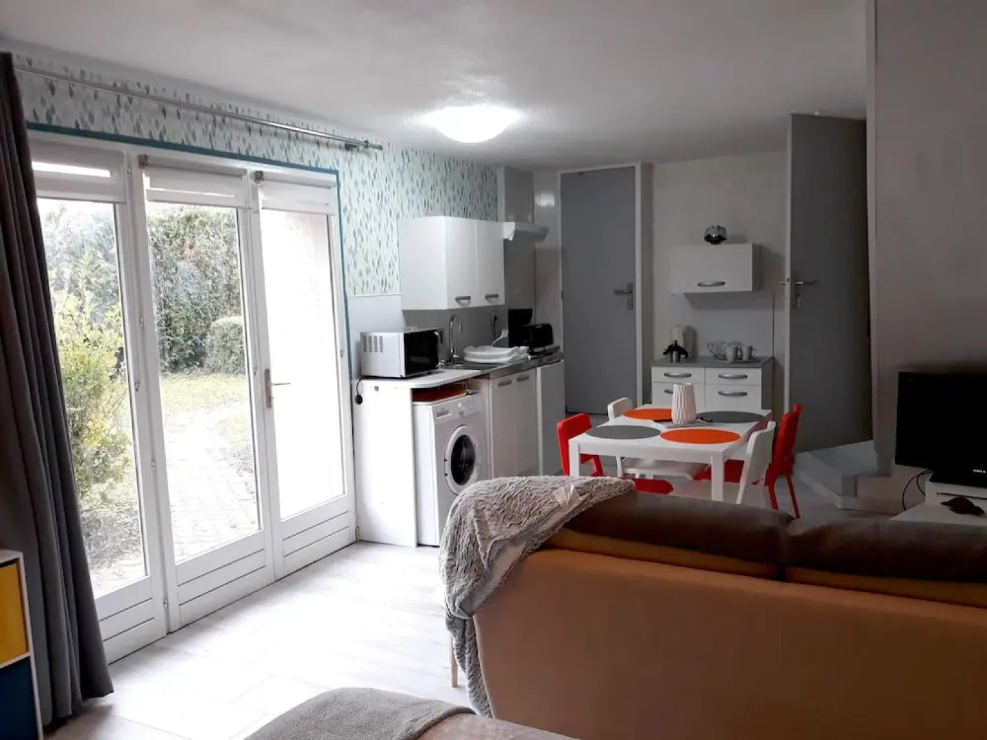 Studio in Saint-apollinaire, With Shared Pool, Enclosed Garden and Wifi