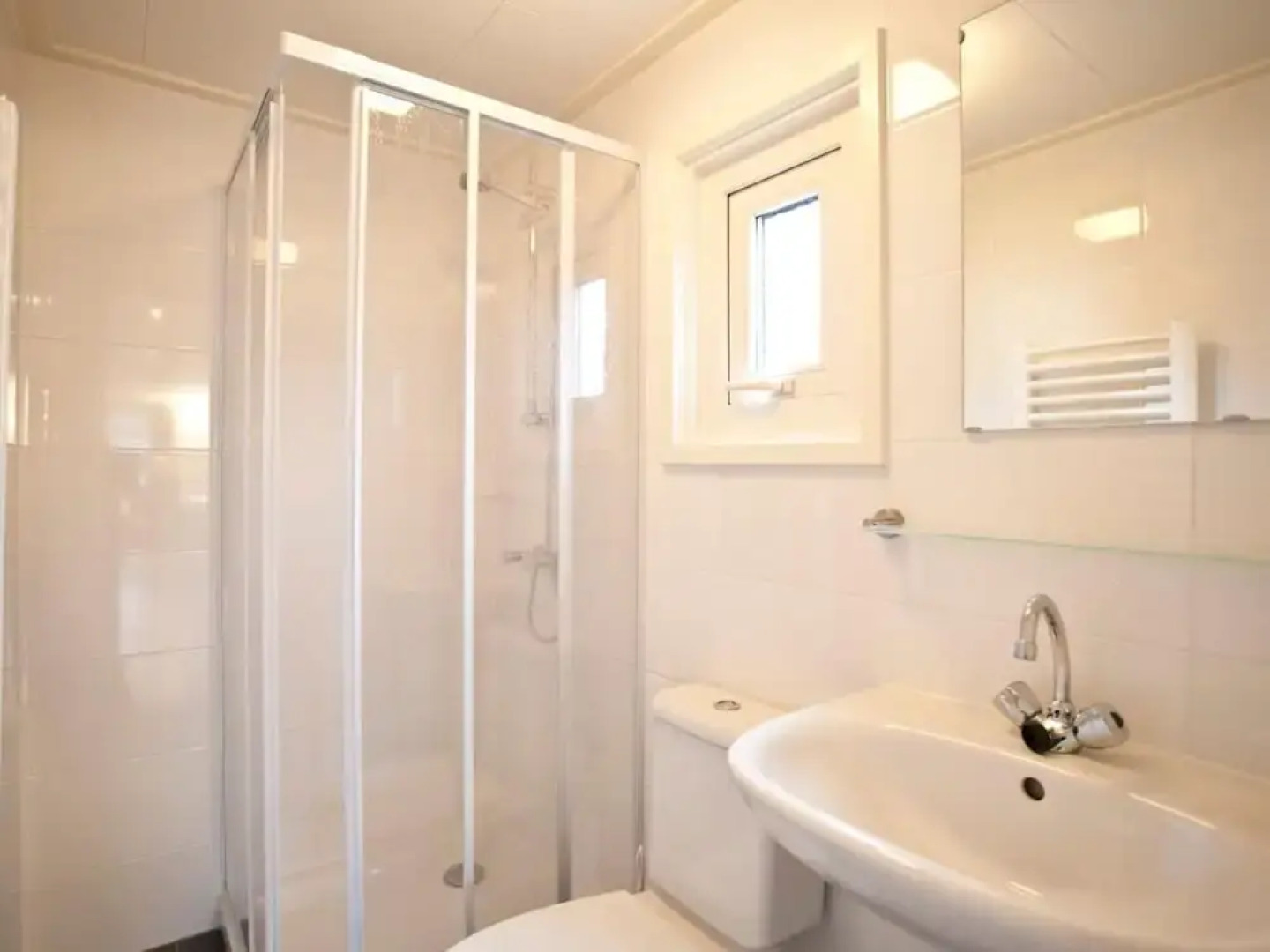 Well-kept Chalet in a Holiday Park, Adjacent to the Hoge Veluwe National Park