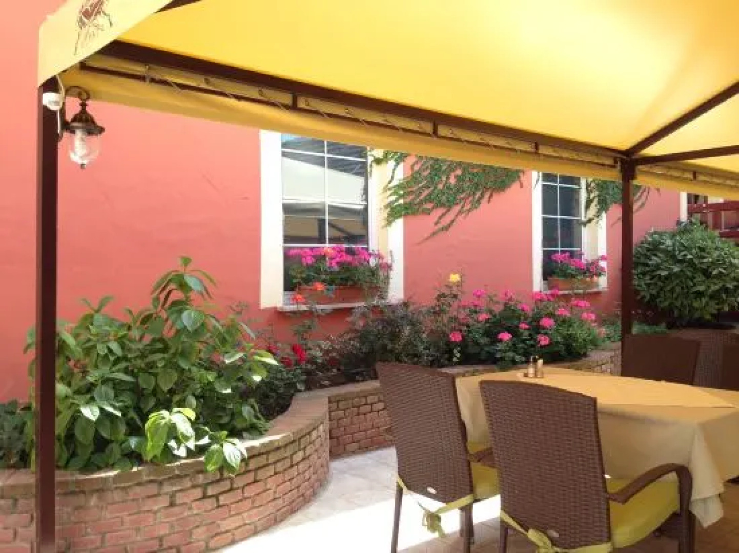 Kaloz Fregatt Panzio & Etterem