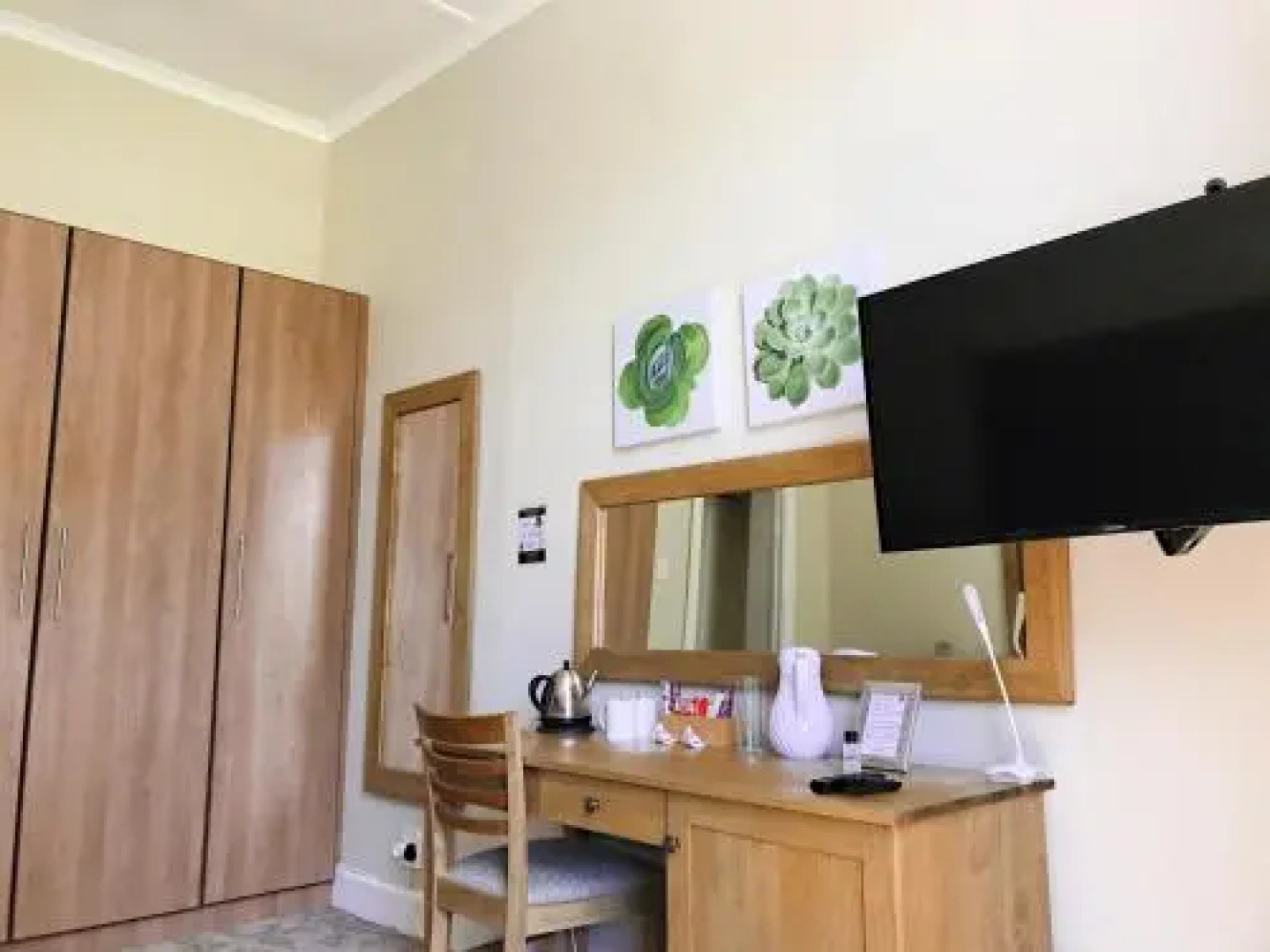 10 on Milner Guesthouse