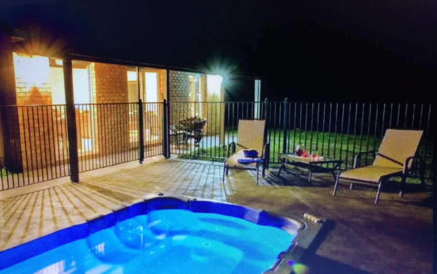 Hut on the Hill Bed & Breakfast