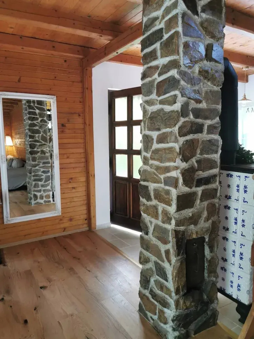 Sunny Wooden House on Creek, 30 Minutes Prague