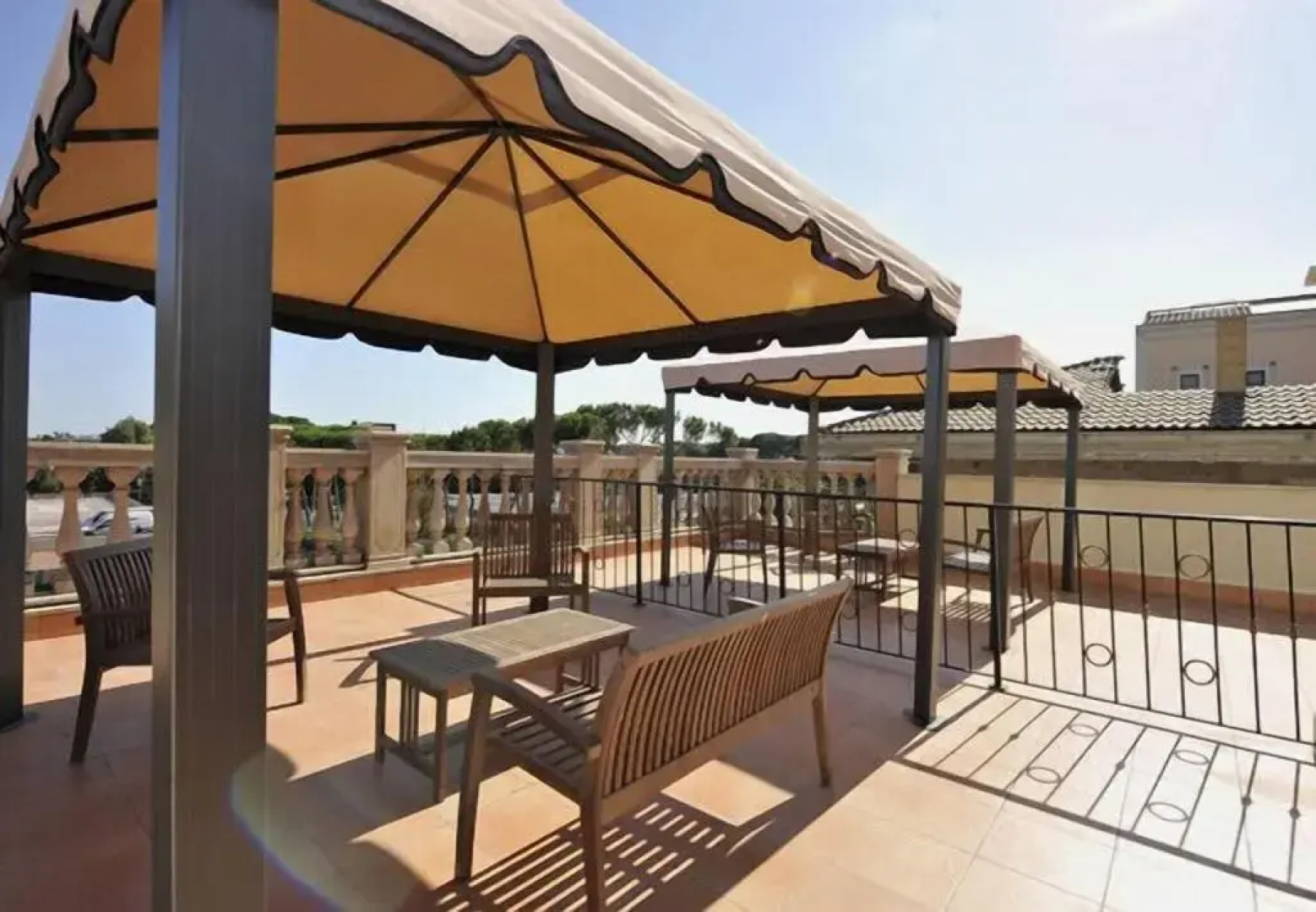 Aurelius Art Gallery Hotel