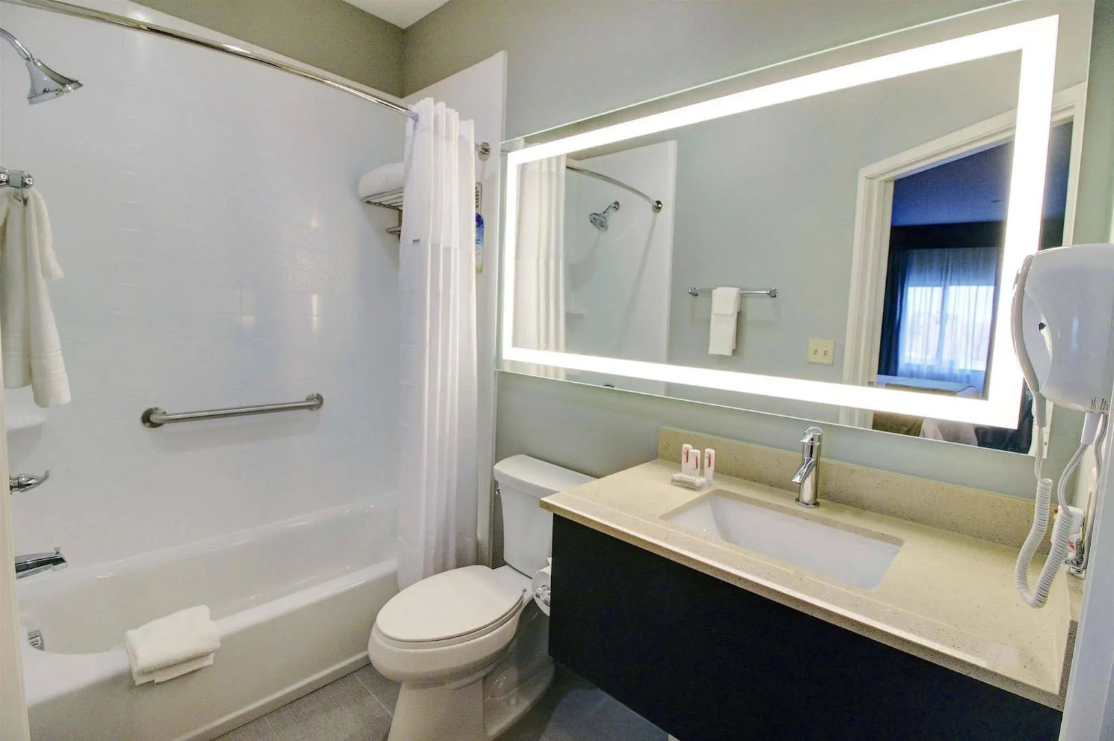 Days Inn & Suites Port Arthur