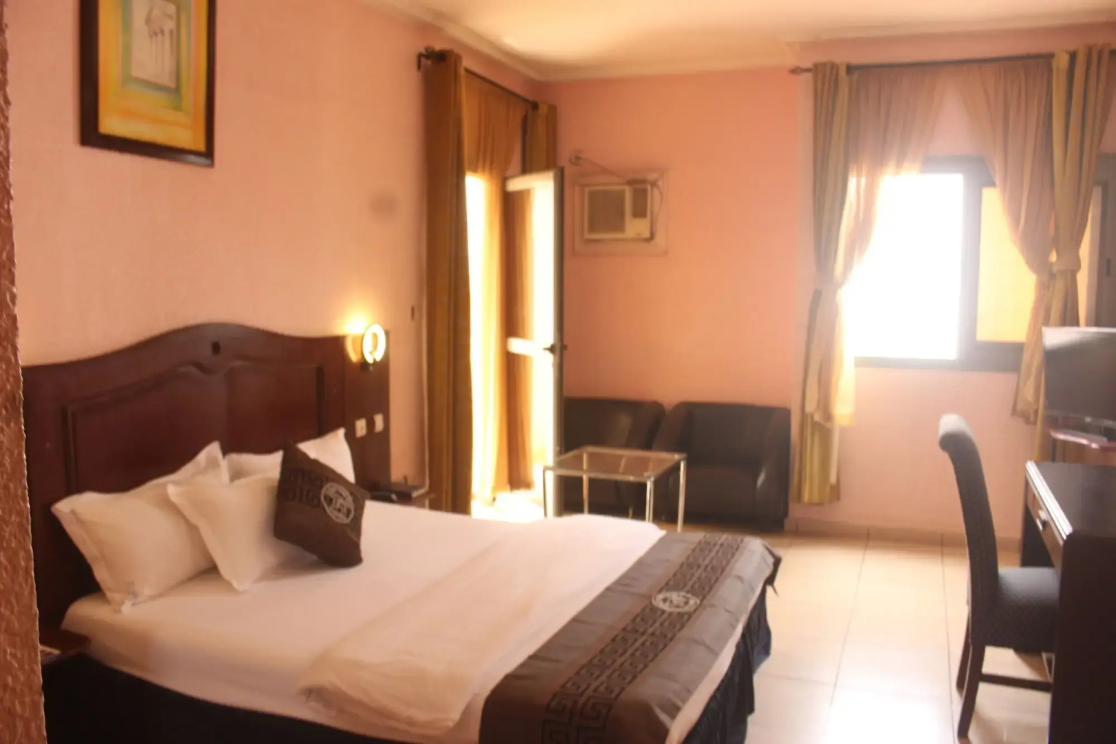 Tou'Ngou Hotel