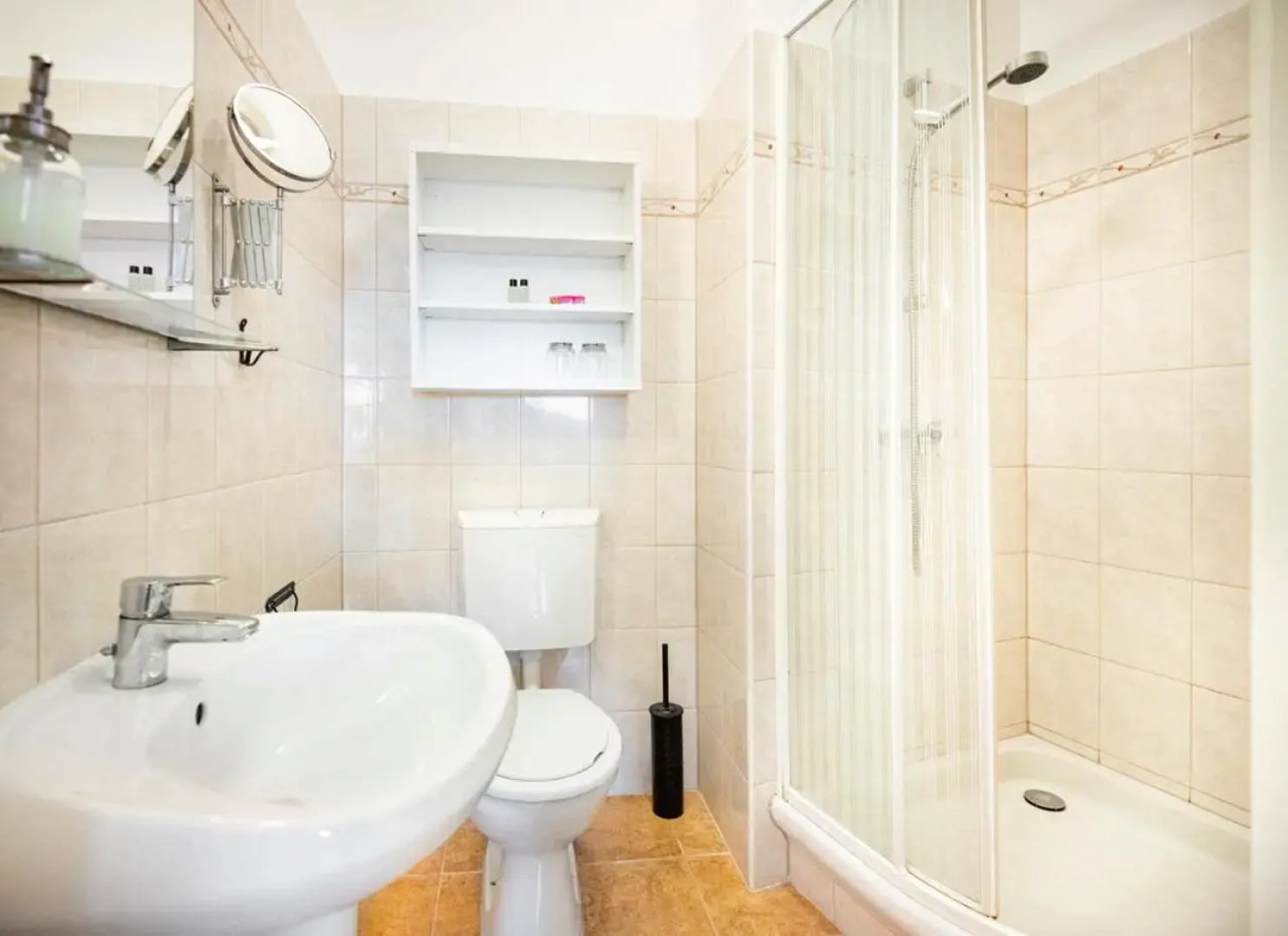 Pilisi Borház-Étterem & Panzió