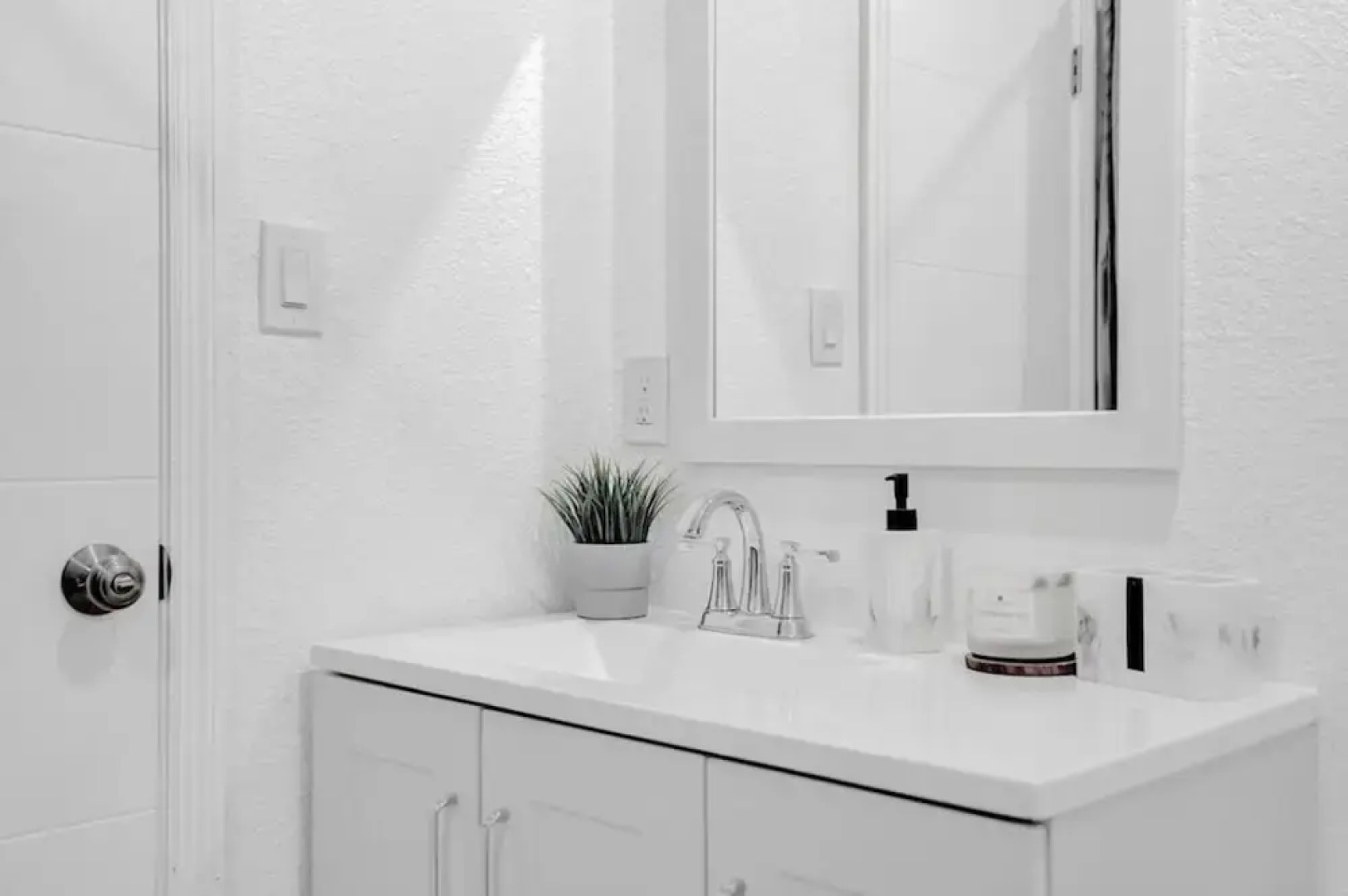 Spacious Home With Heated Pool