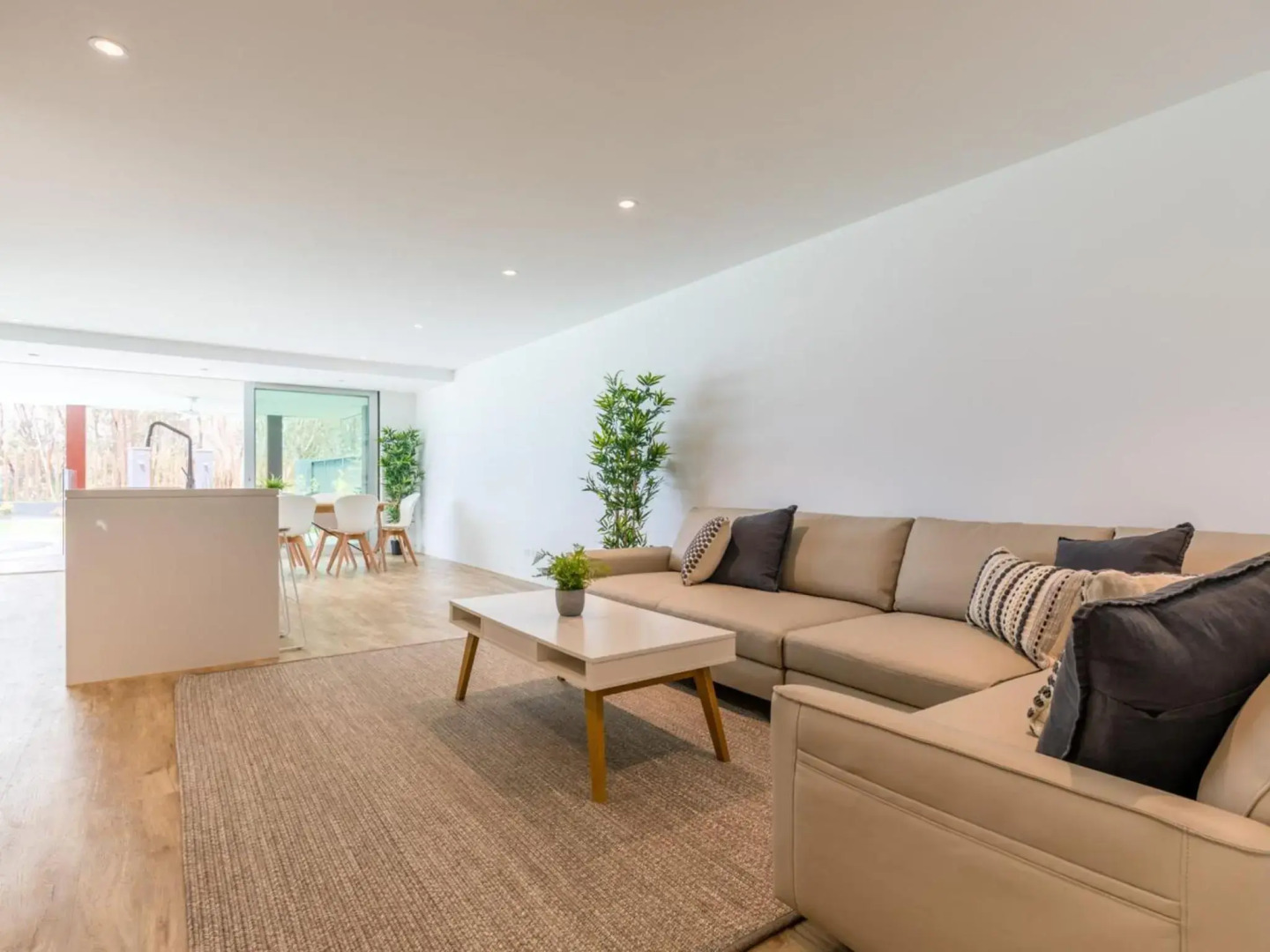 Vukeville, Vincentia - 4pm check out Sundays, except Peak Season