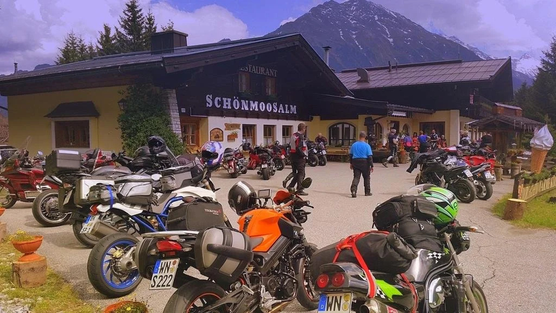 Almhotel Schönmoosalm