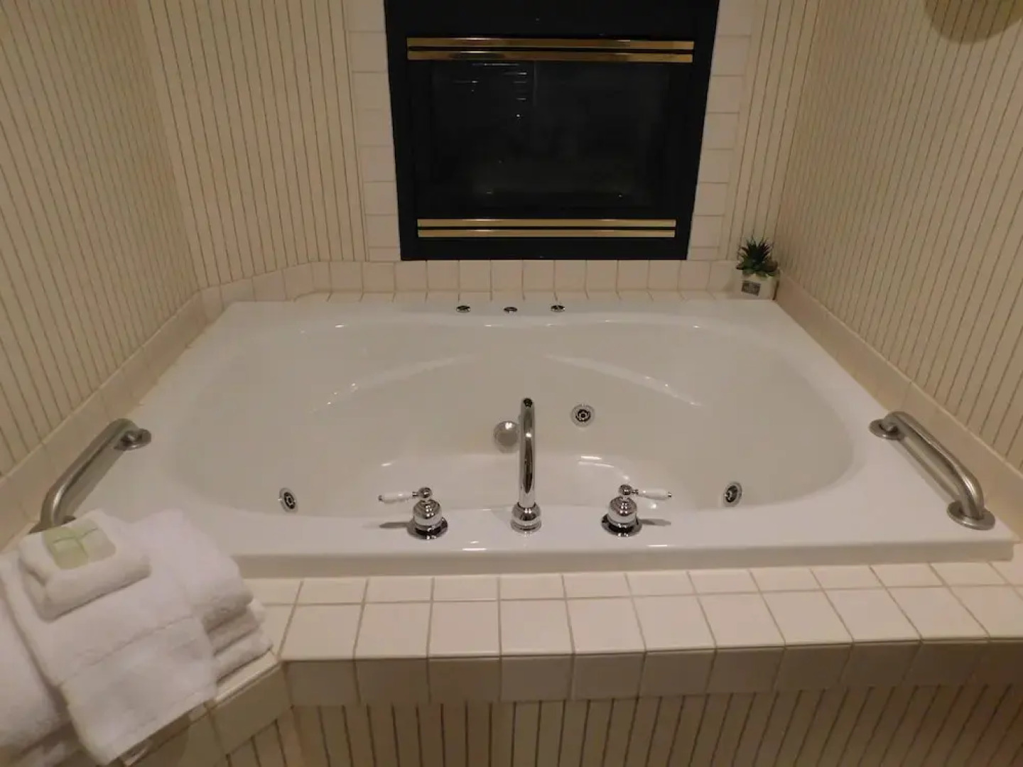 Longhollow Point Inn Studio 1321