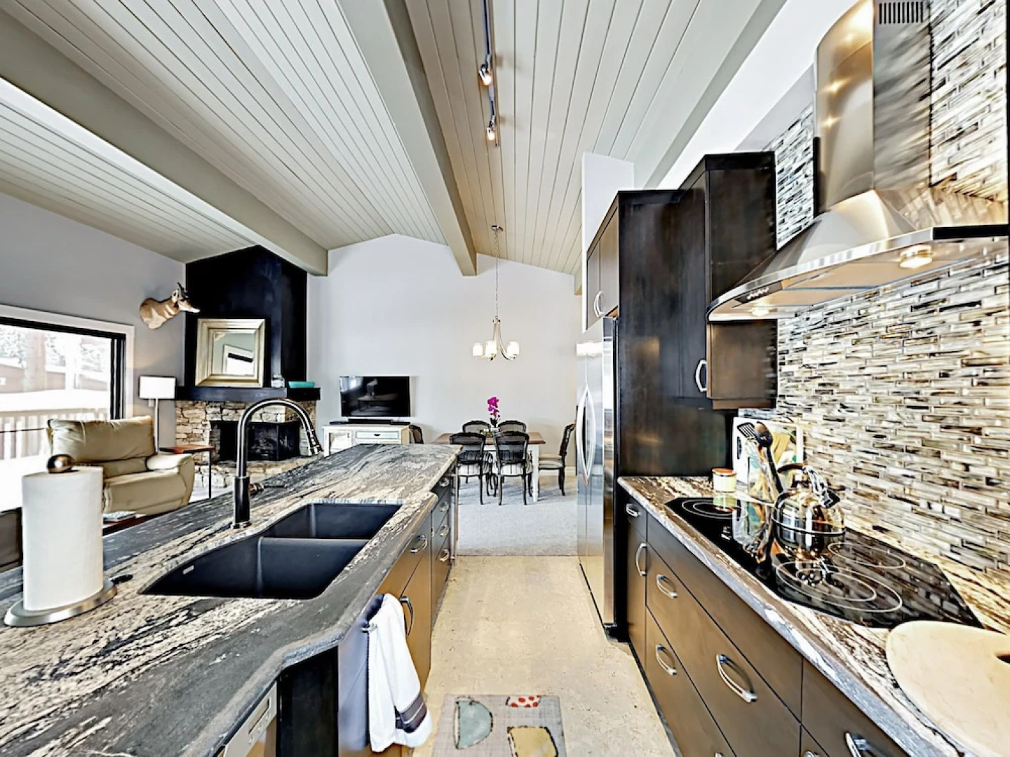 Updated Pinewild W/ Deck & On-site Tennis 3 Bedroom Condo