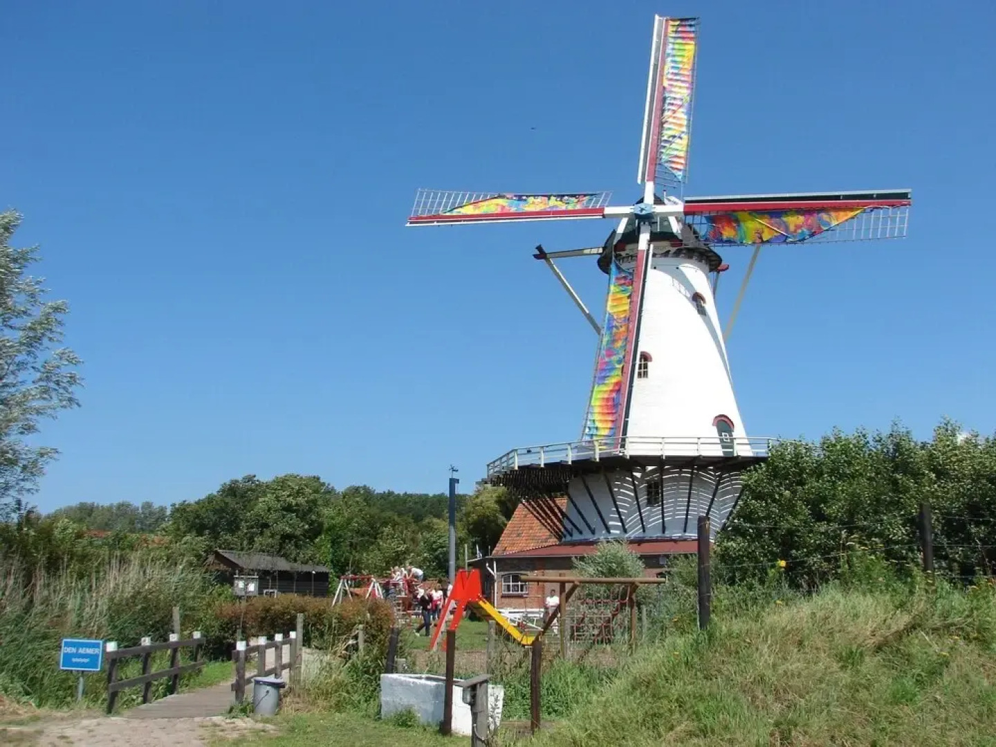 Semi-detached holiday home with facilities near the sea