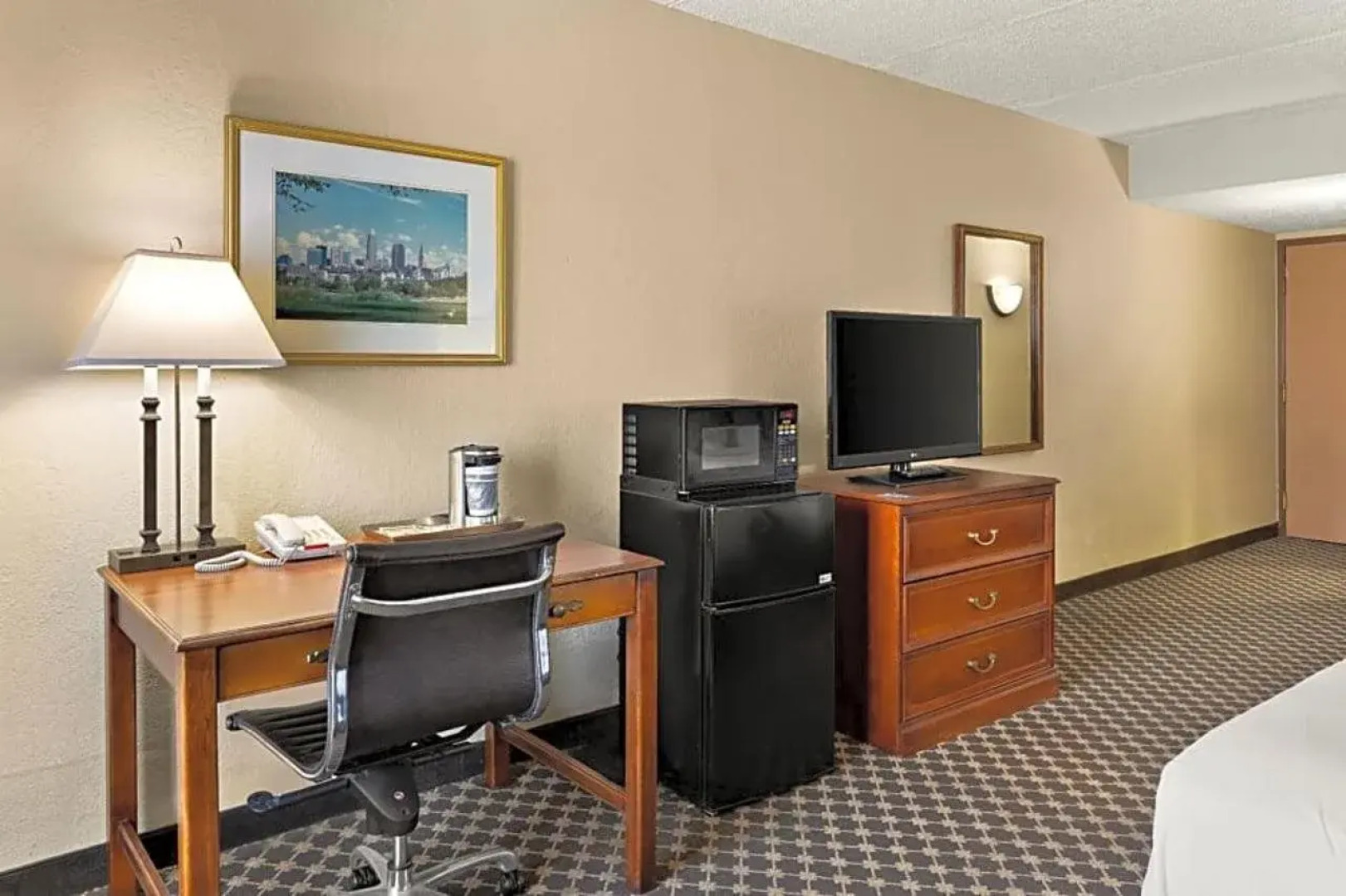 Отель RL Cleveland Airport West