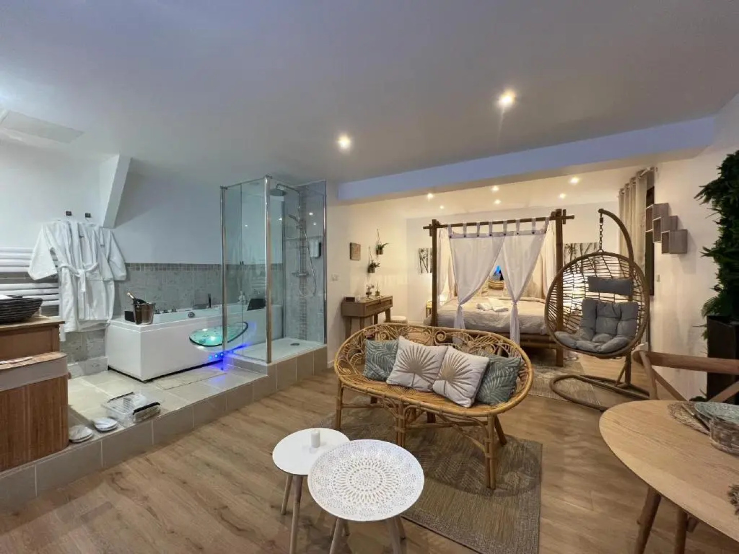 PARENTHESE LOVE : Bali Mon Amour - Suite Jacuzzi SPA - Proche Orly / Paris