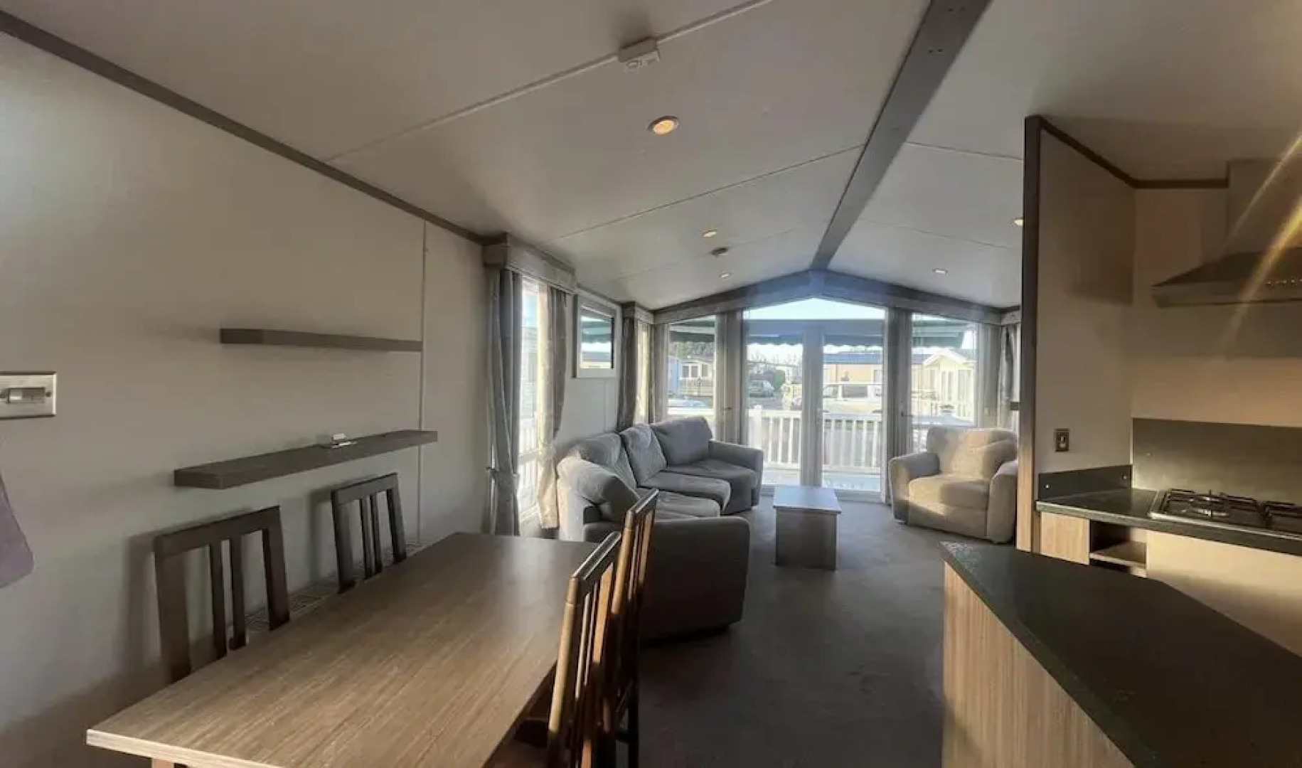 2 bed Platinum-sleeps 6-decking-free Parking