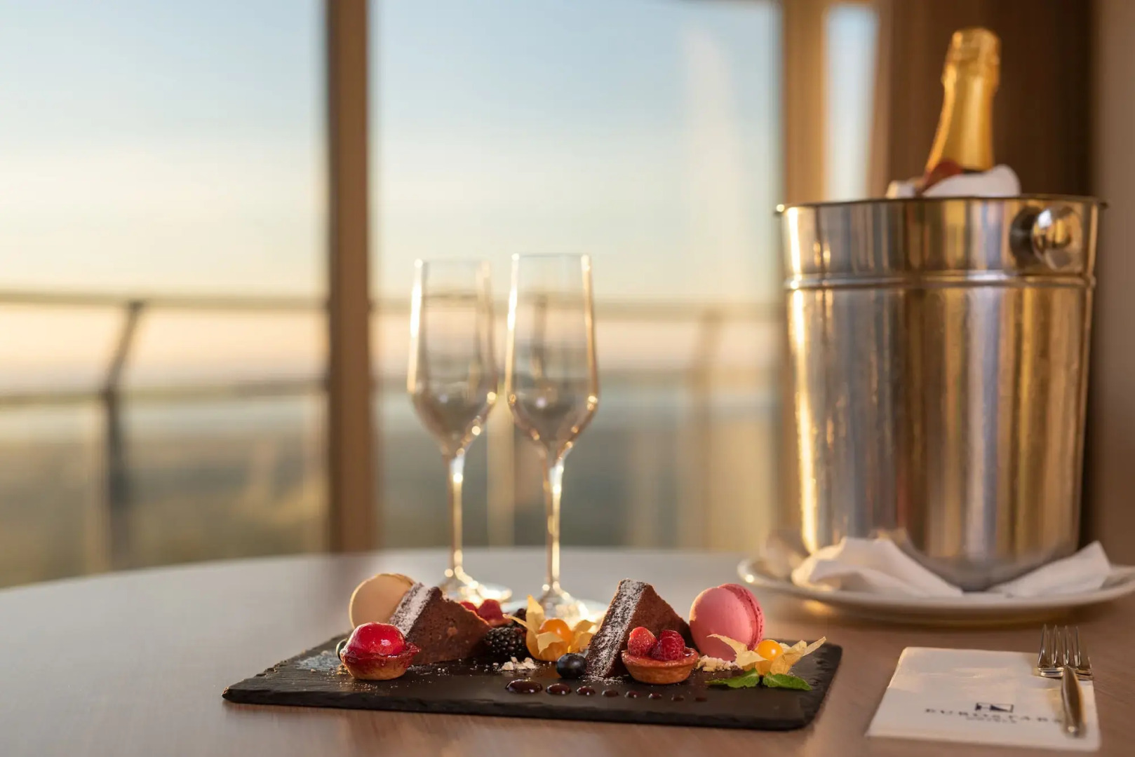 Eurostars Oasis Plaza Hotel