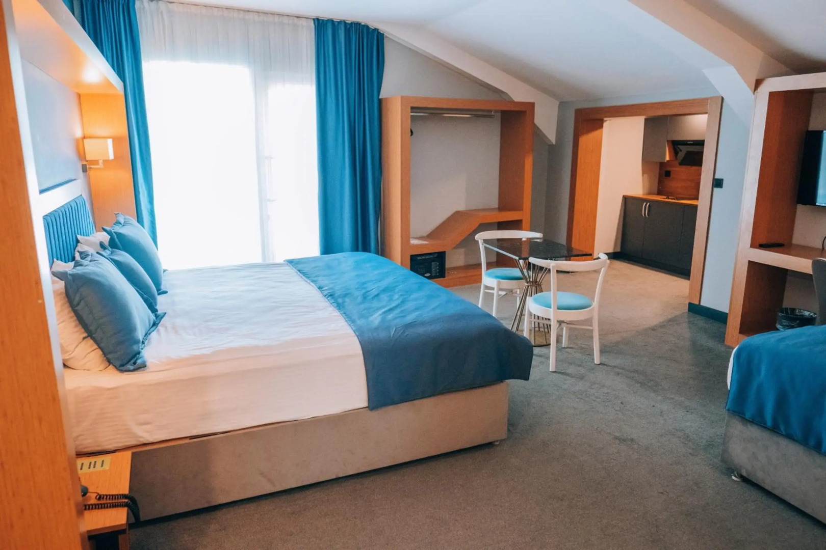 Roof 264 Hotel and Suites