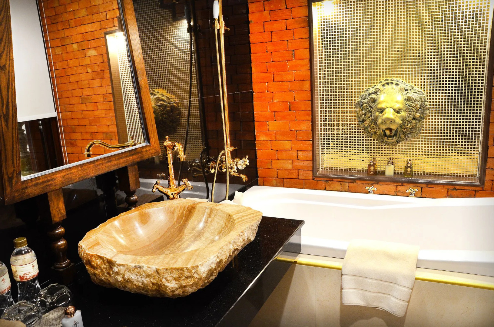 Chuchai Buri Sri Amphawa