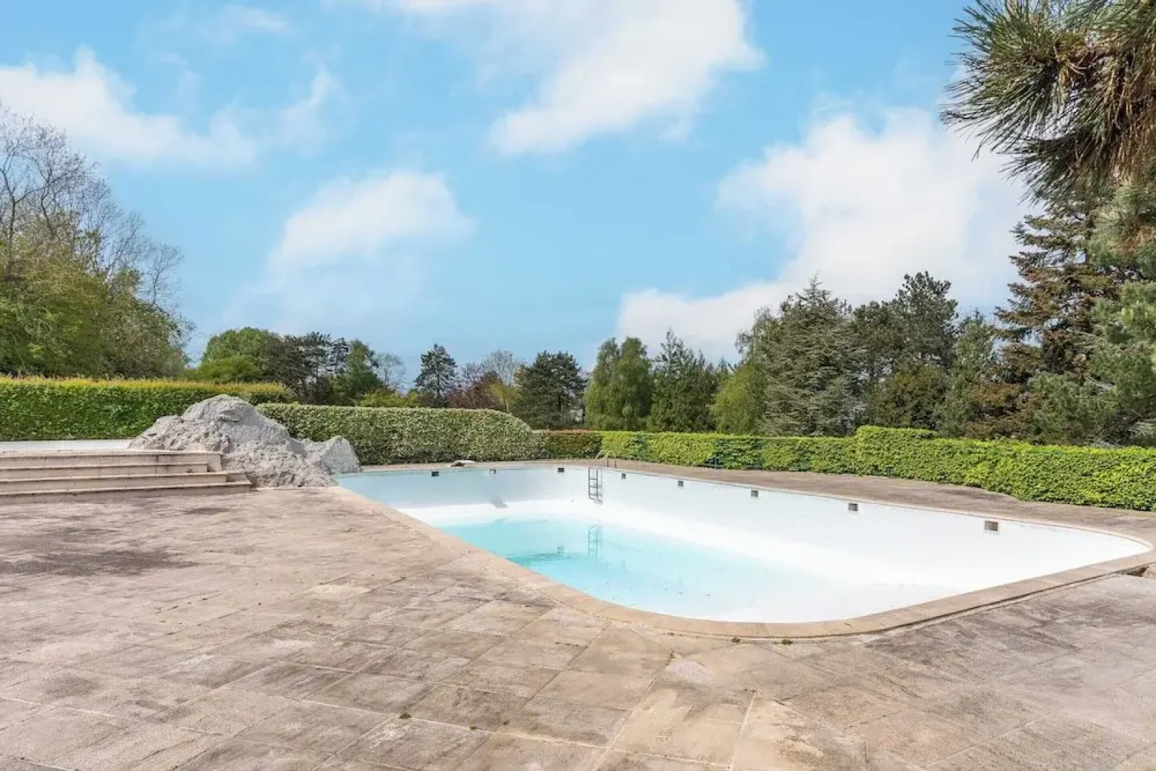 Luxury Haven With Pool, Tennis and Large Garden