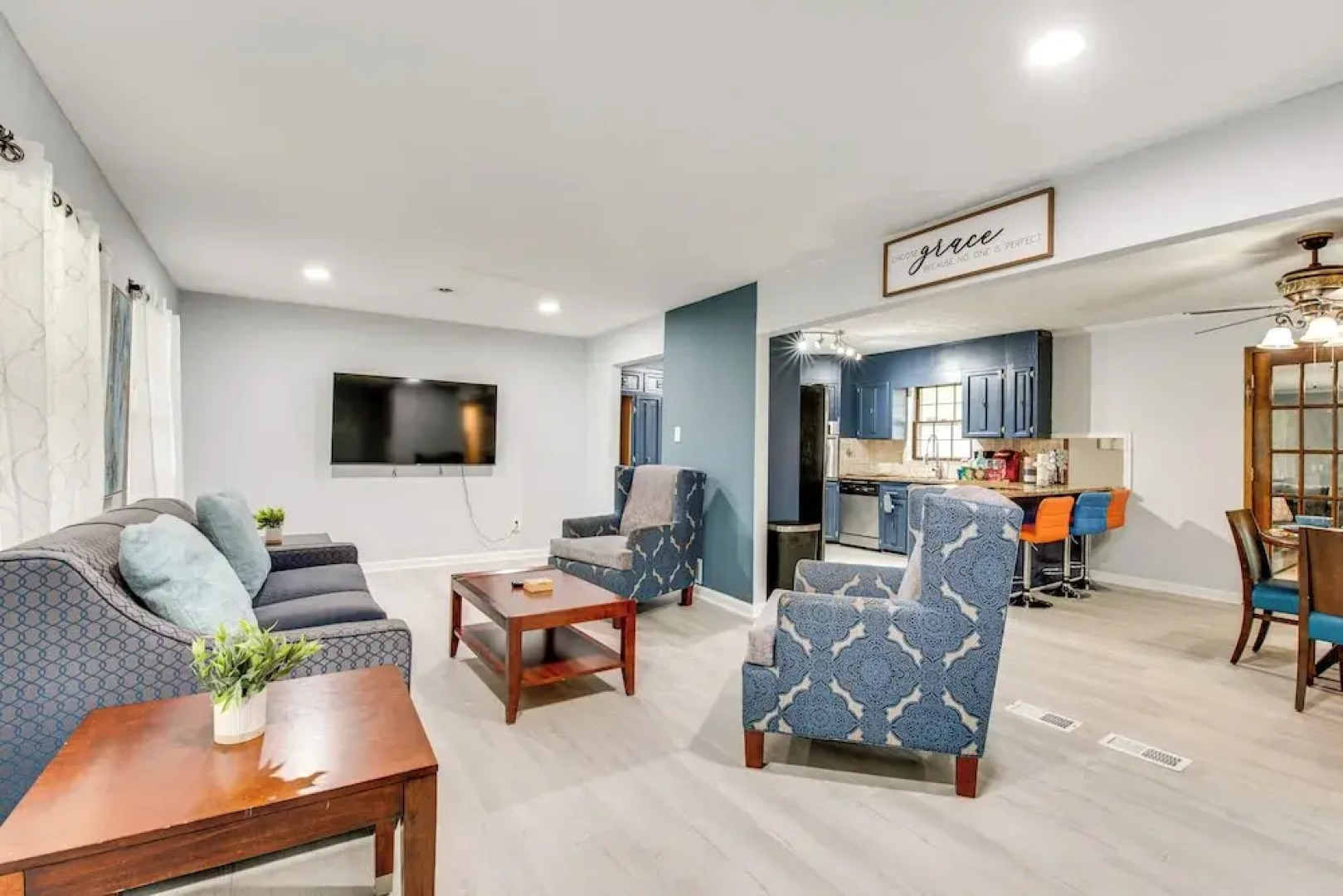 6 Mi to Airport: Riverdale Home w/ Private Pool!