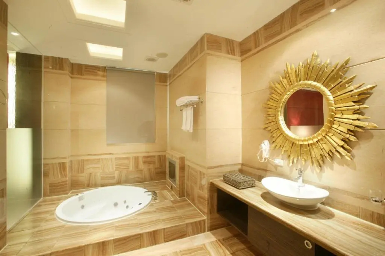 Royal Garden Business Motel - Huwei