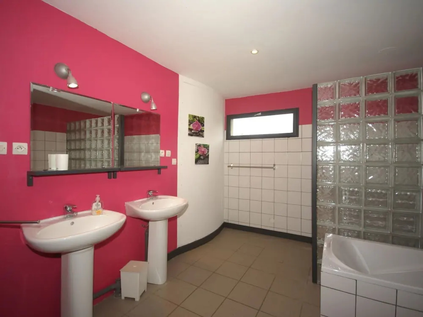 Luxurious Holiday Home near Courset with swimming pool