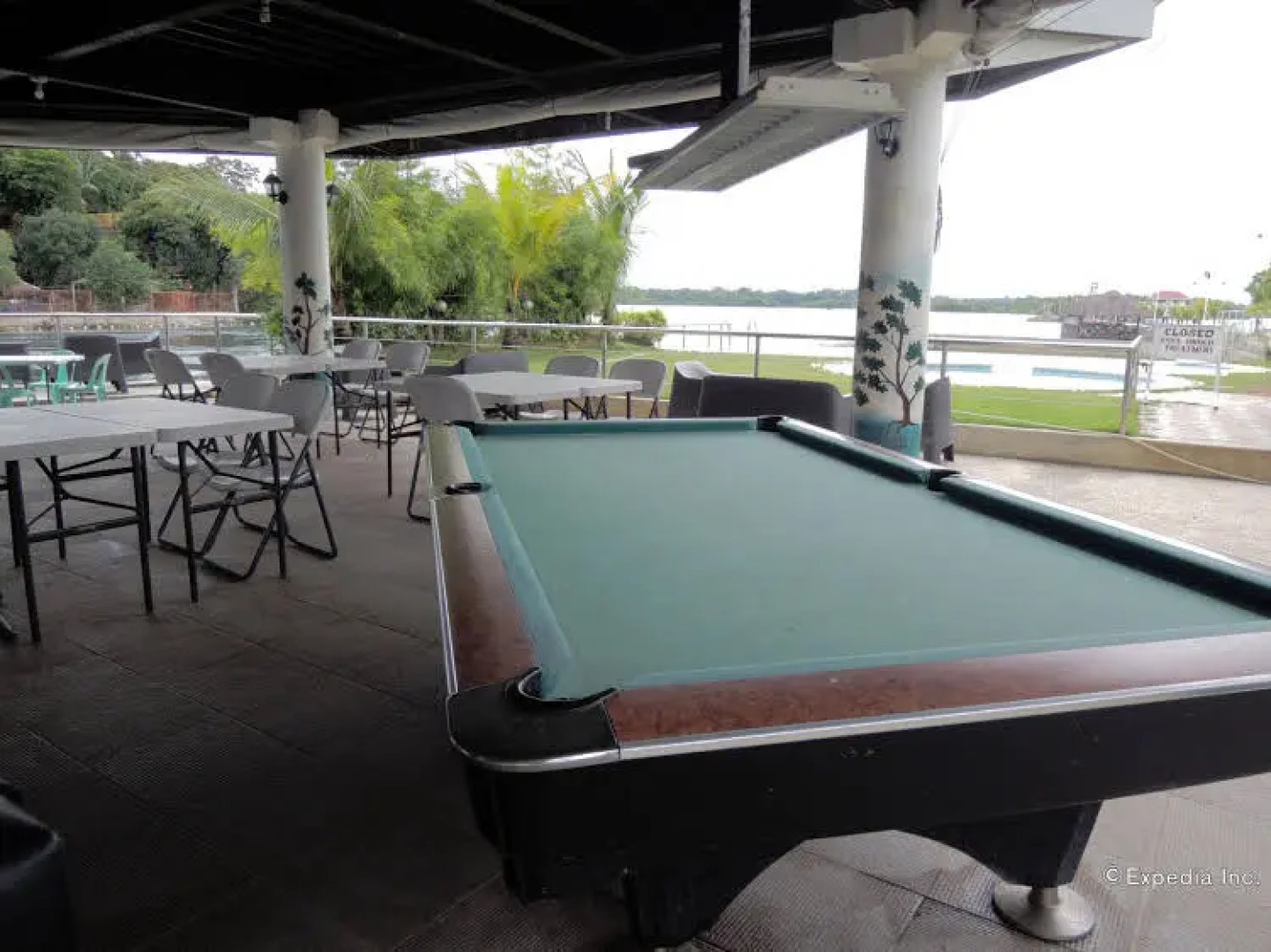 Papa Kit's Marina Resort