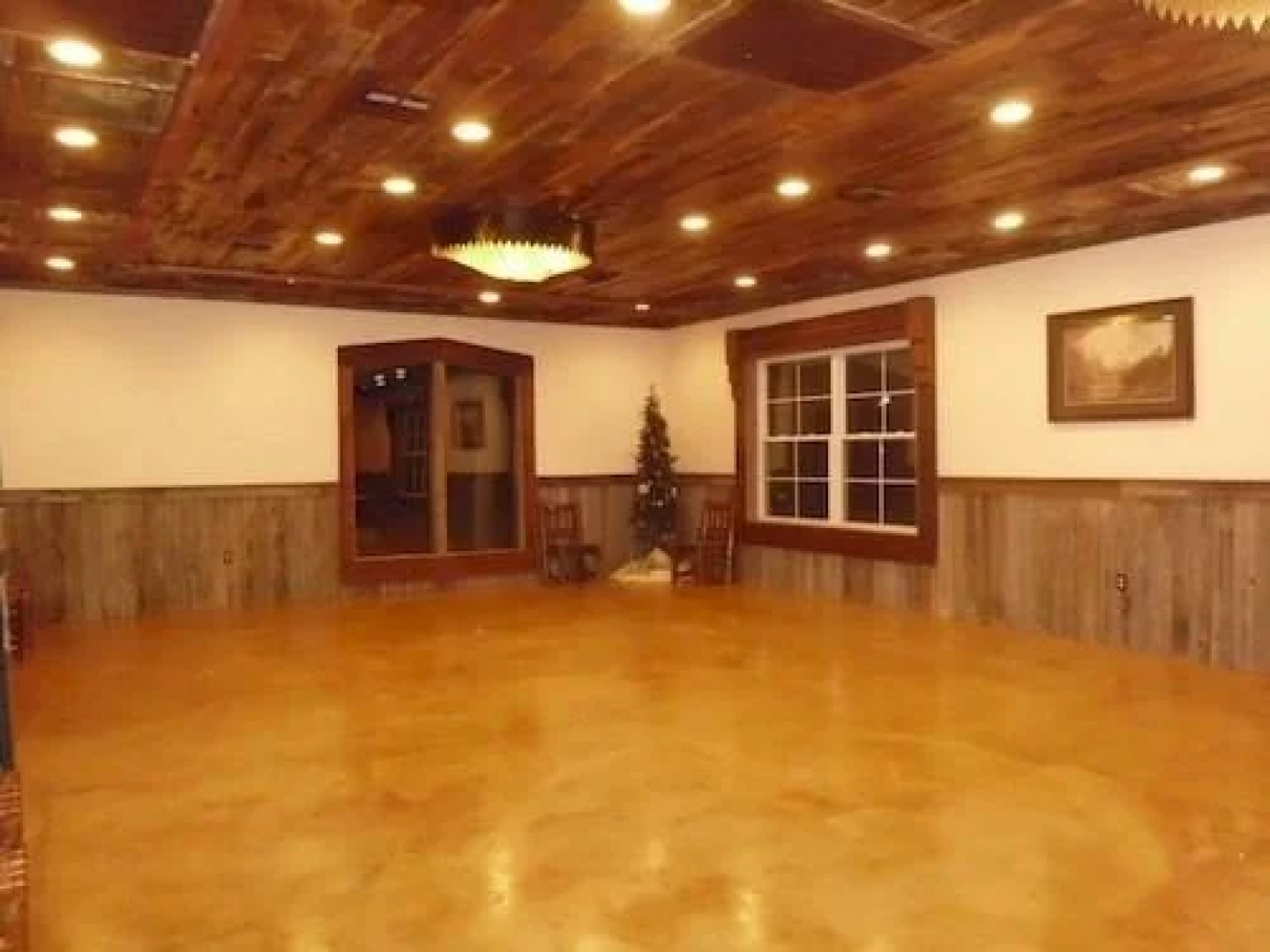 Antler Oaks Lodge and RV Resort