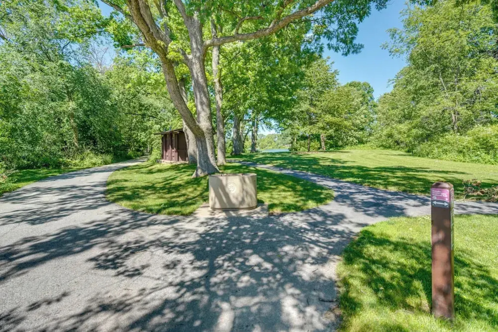 Peaceful Warrenville Home: 1 Mi to Herrick Lake!