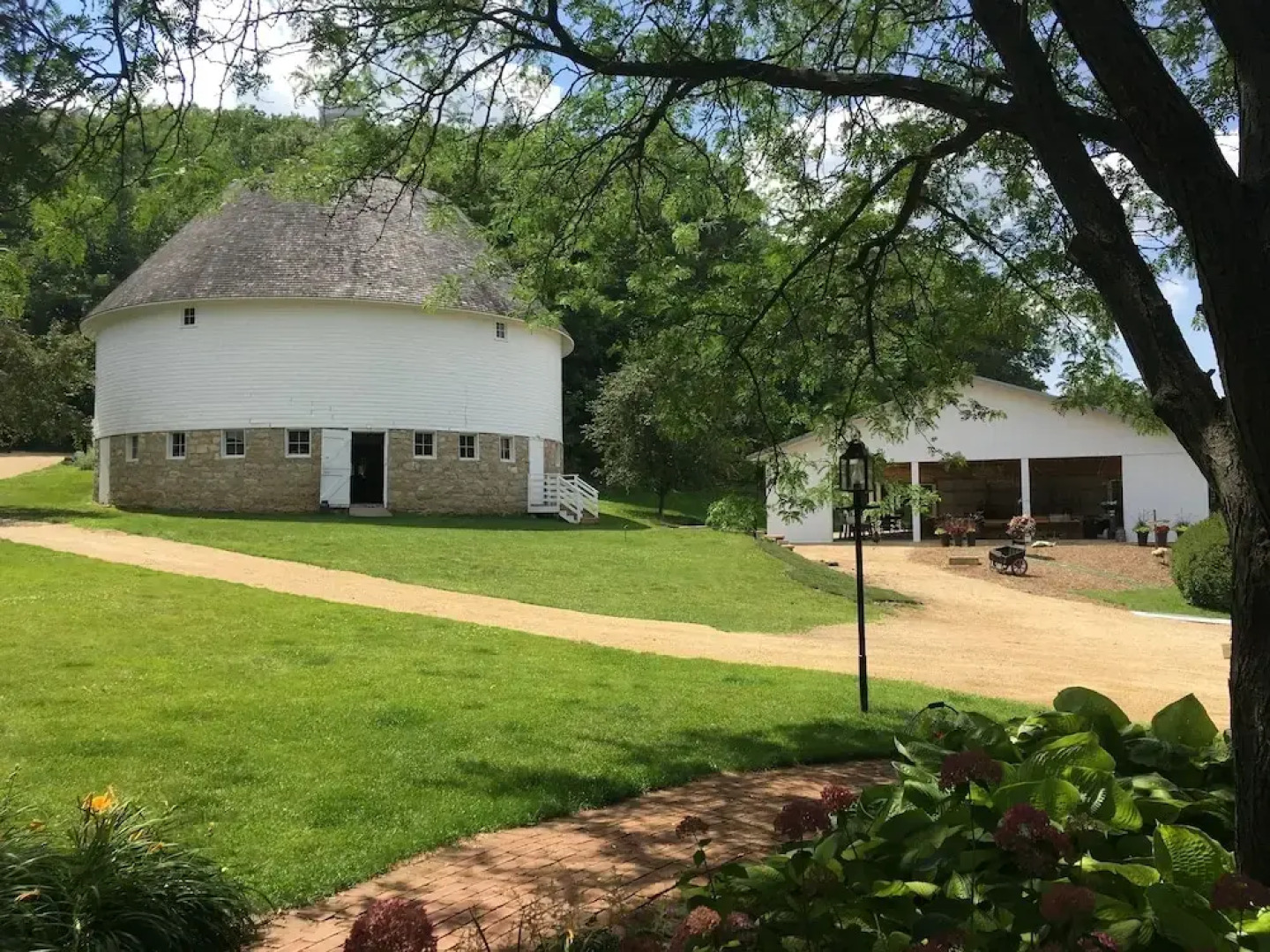 Round Barn Farm B & B Event Center