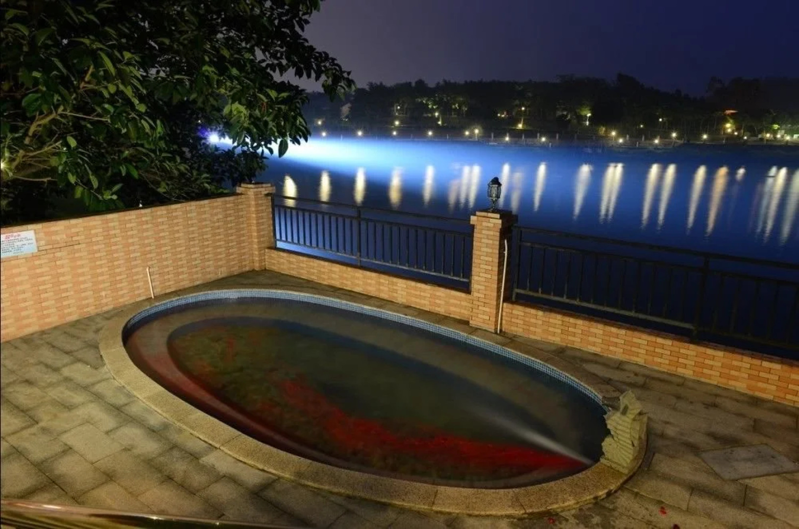 Salt Water Hot Spring Mountain Villa