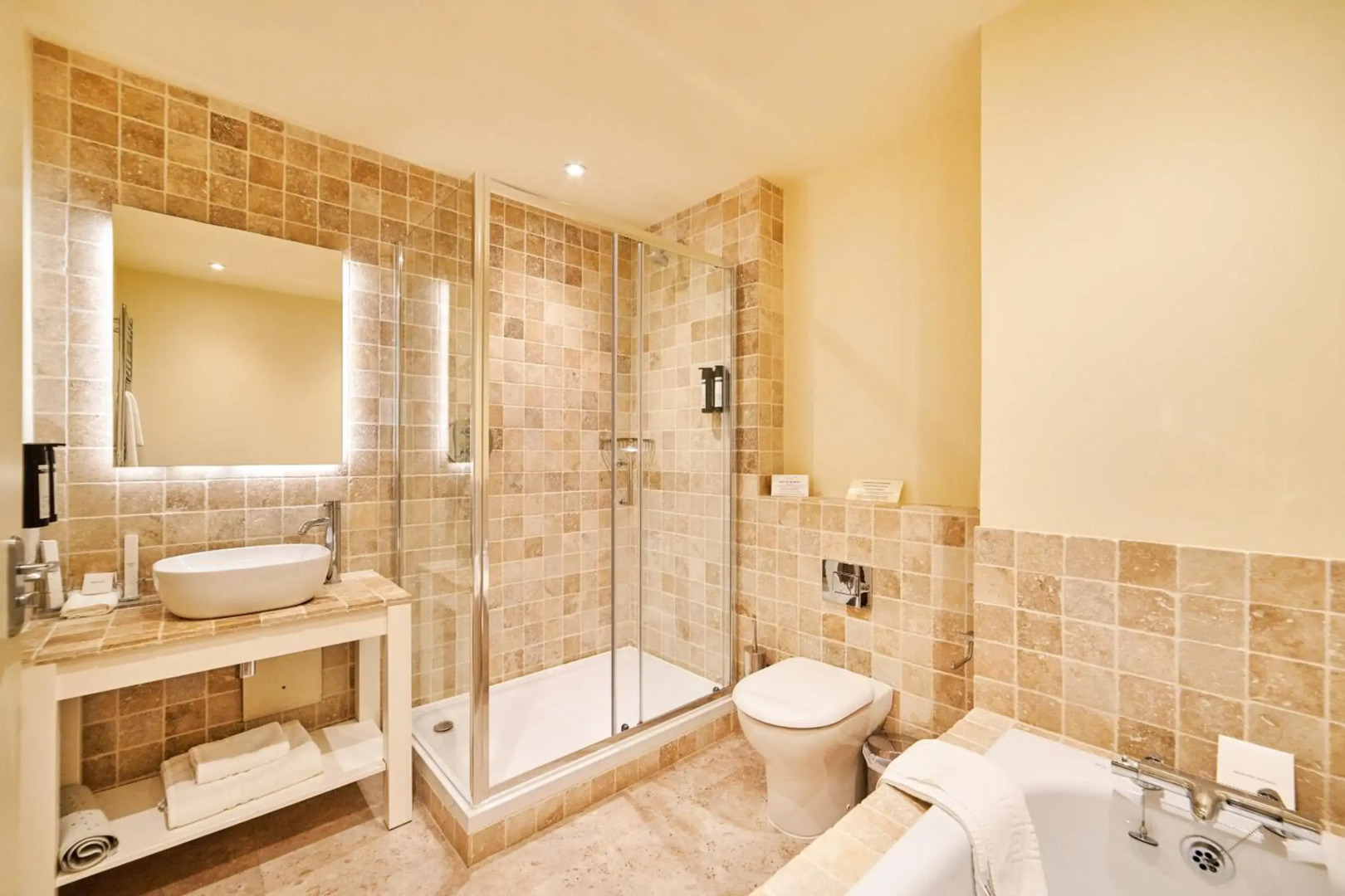 COMIS Hotel & Golf Resort