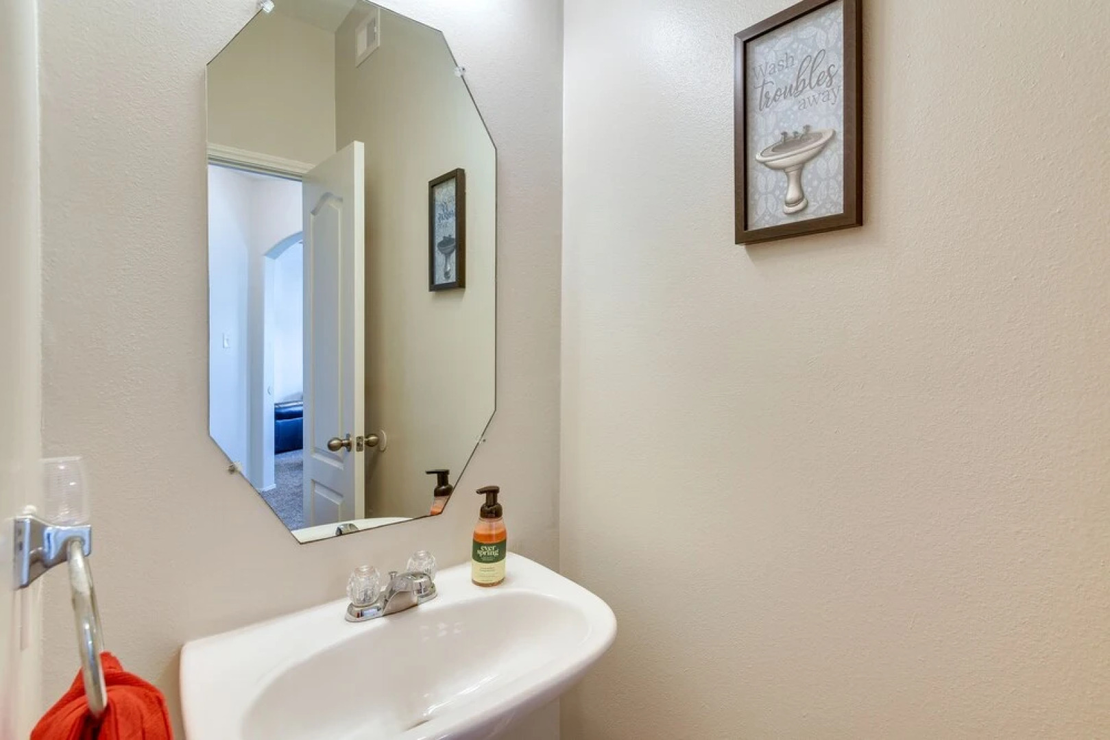 Pet-friendly Pearland Home ~ 21 Mi to Houston!