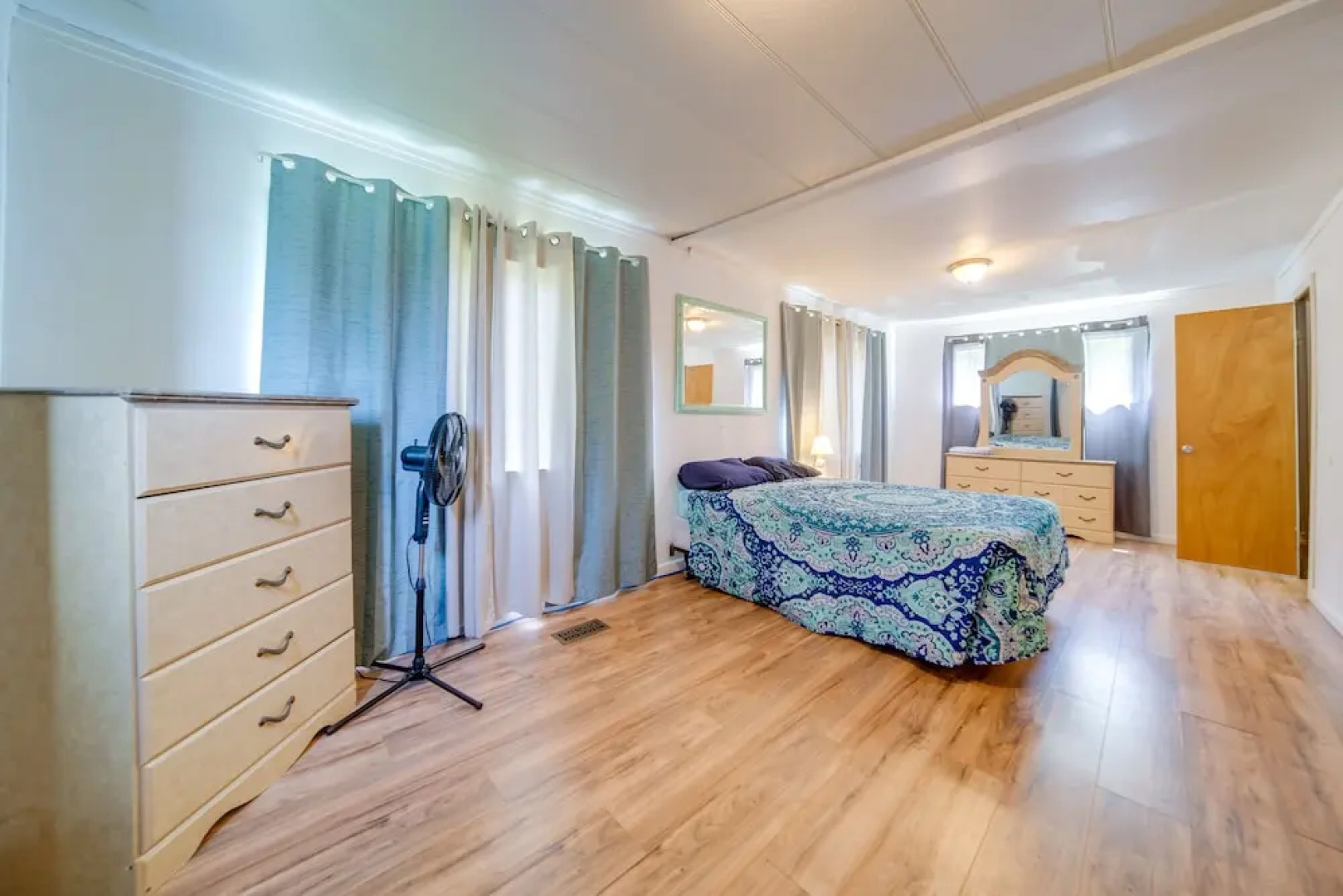 Cozy Geneva Home: Walk to Lake Erie & Main Strip!