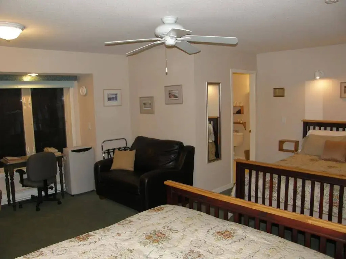 Cedar Wood Lodge B&B