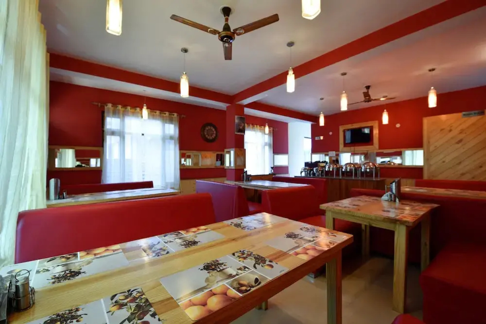 OYO 16868 Home Premium Studios Katrain, Nh3,