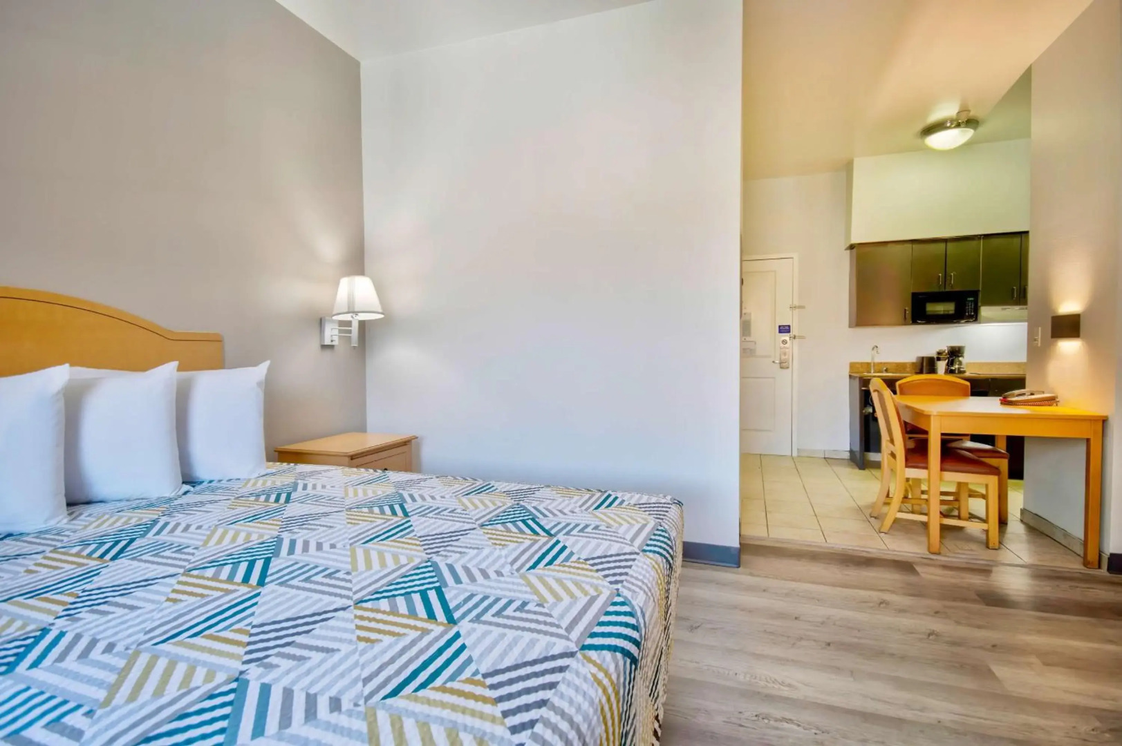 Studio 6 Bakersfield, CA