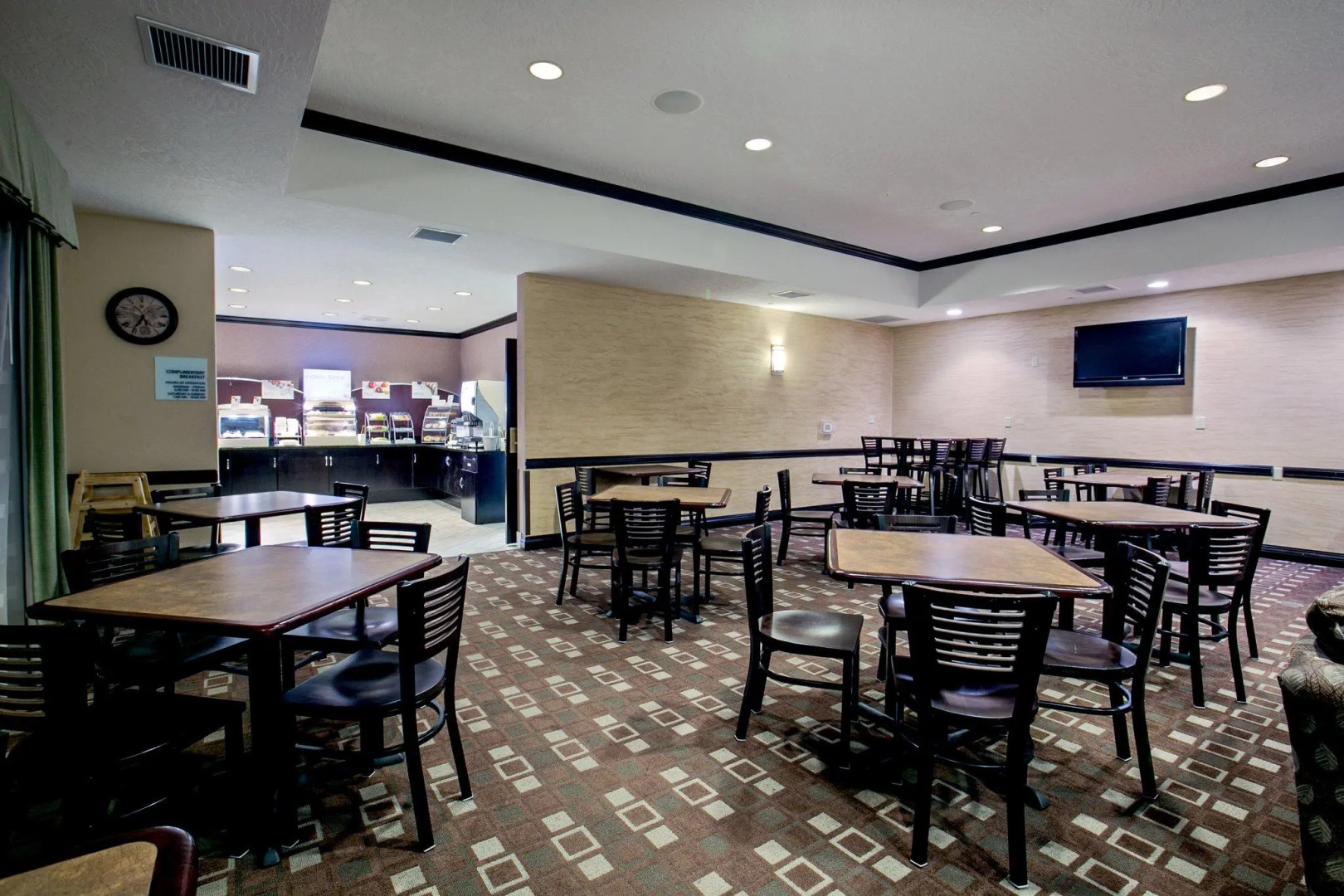 Holiday Inn Express & Suites Green Bay East by IHG