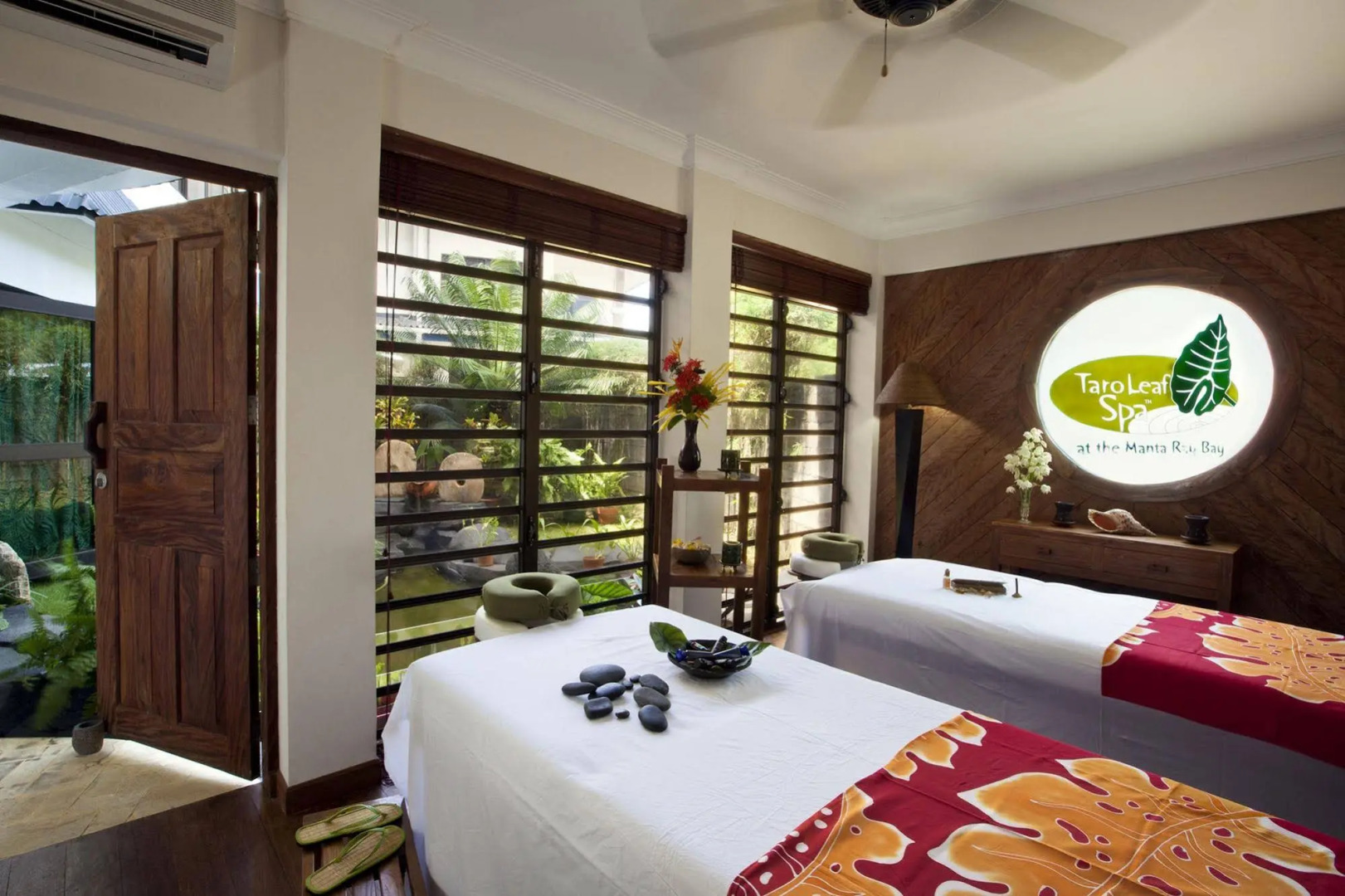 Manta Ray Bay Resort