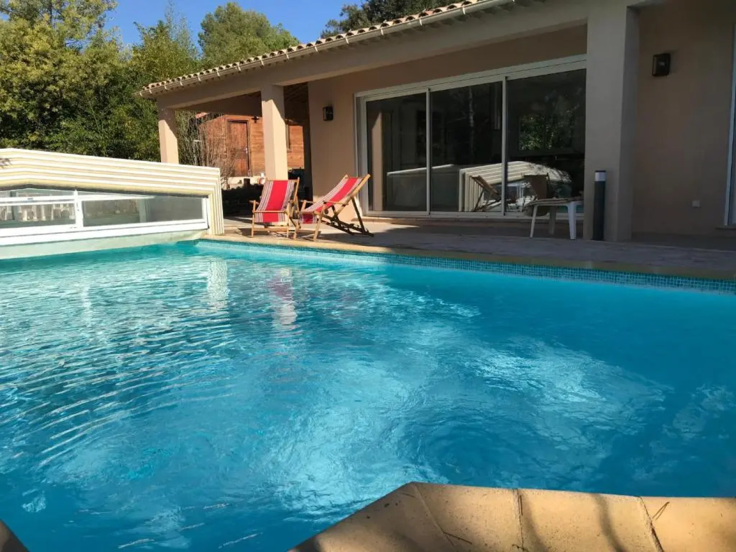 06D - Appartement spacieux avec terrasses, jardin et piscine