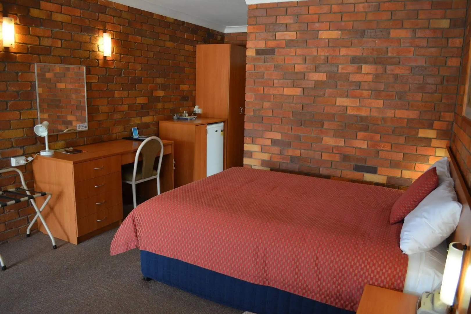 Peter Allen Motor Inn