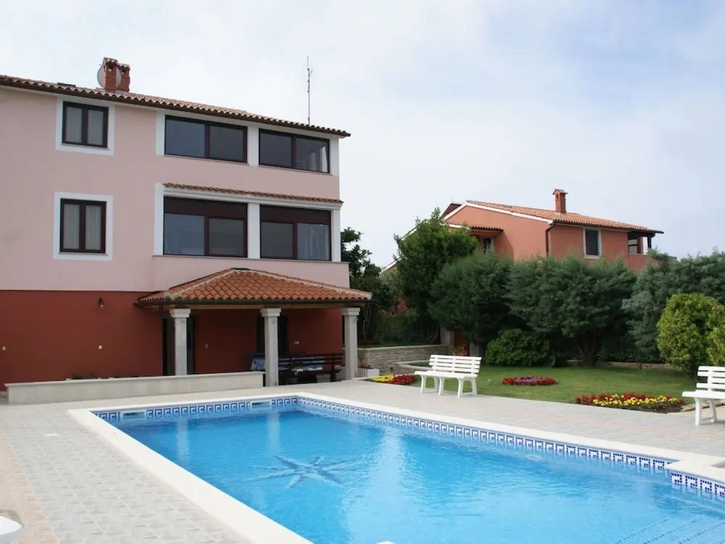 Charming Apartment in Banjole Near Sea