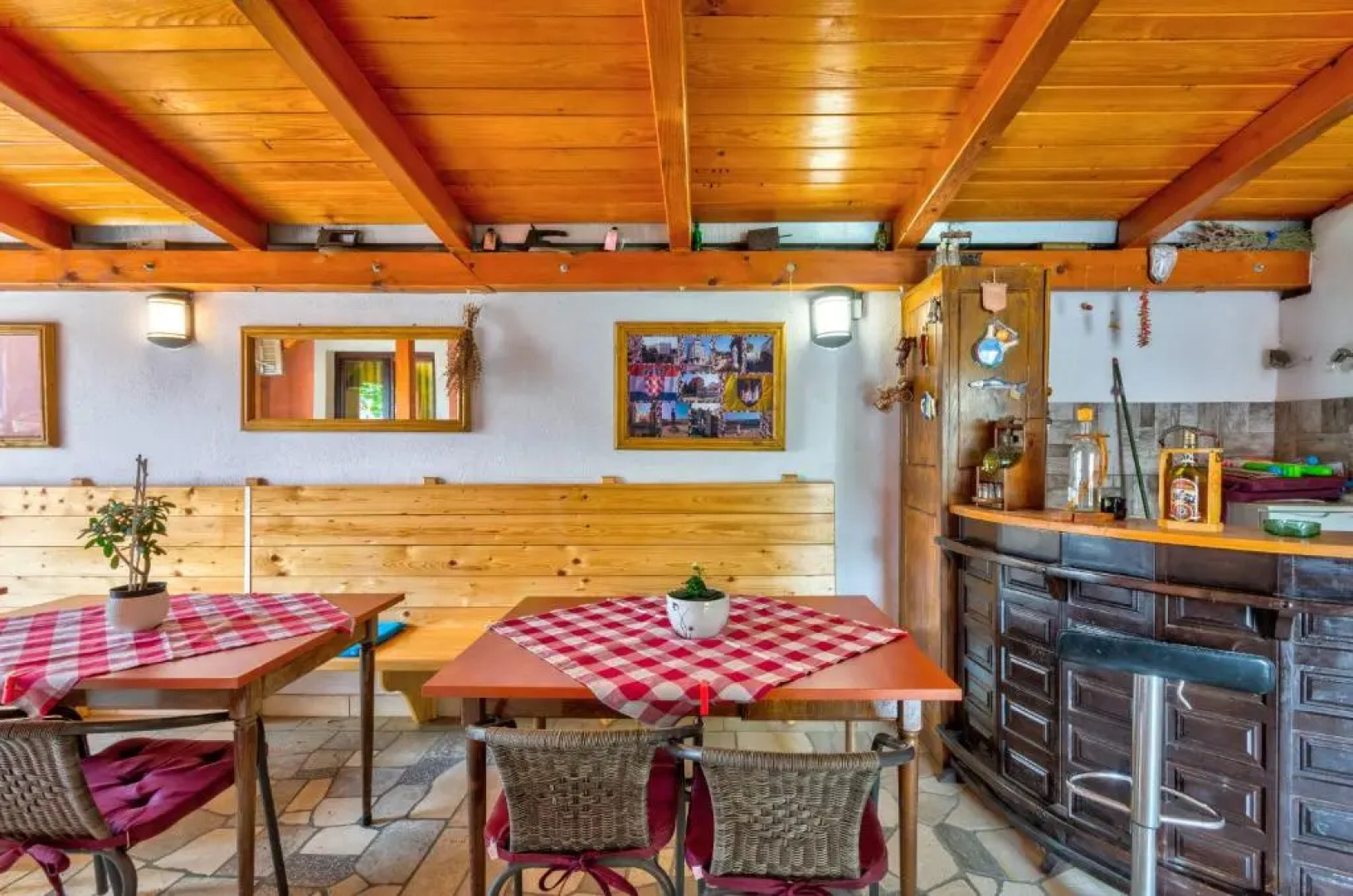 Apartments Mikanović