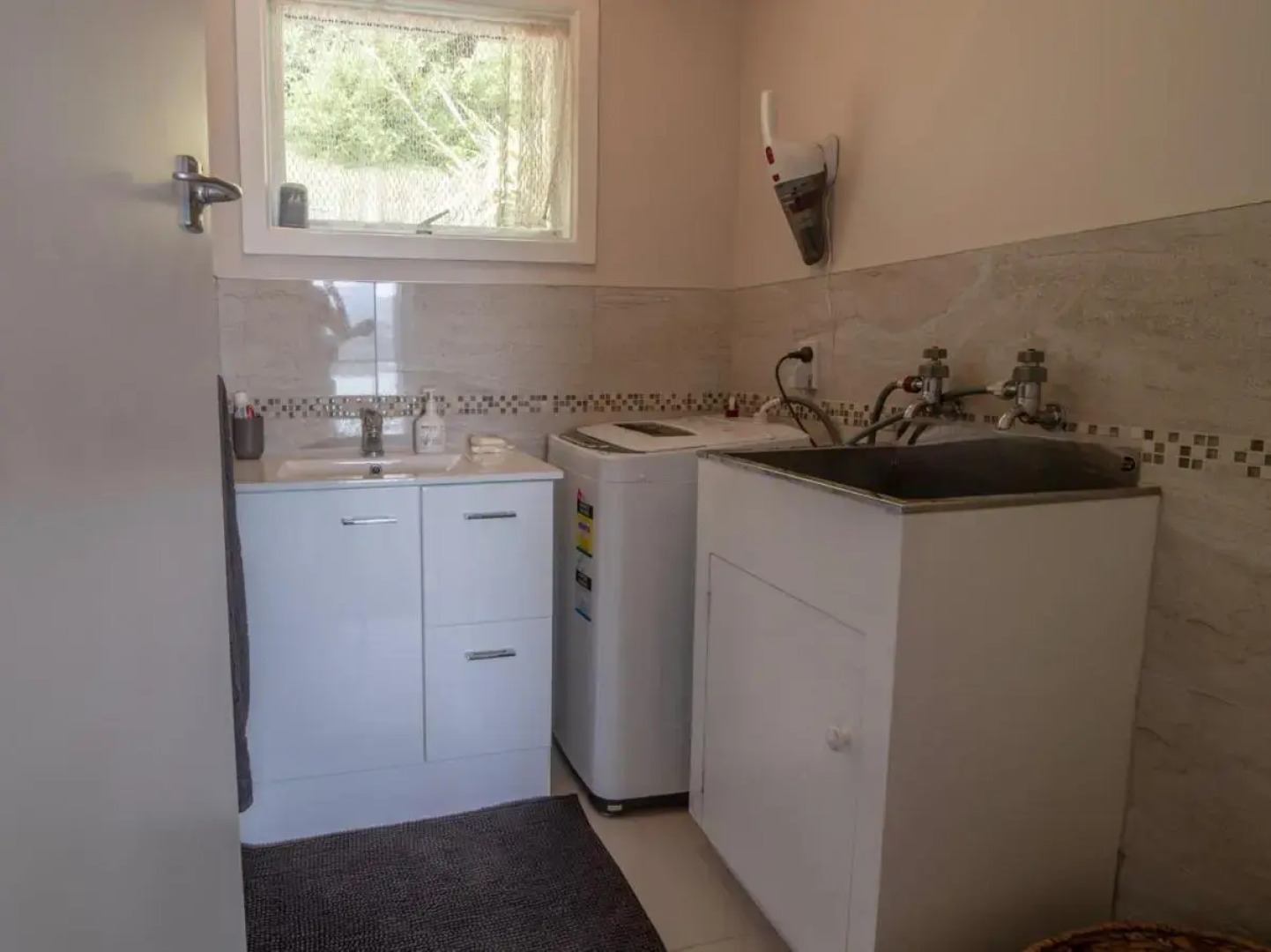 Kingfisher's Perch - Takamatua Holiday Home