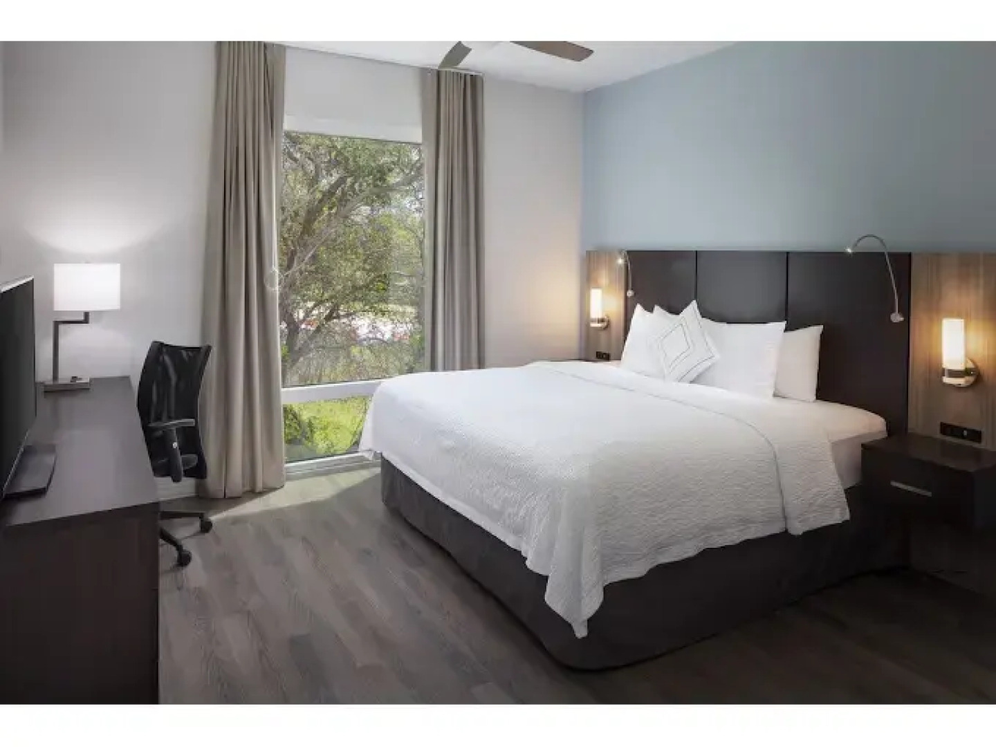 Star Suites By Riverside Theatre